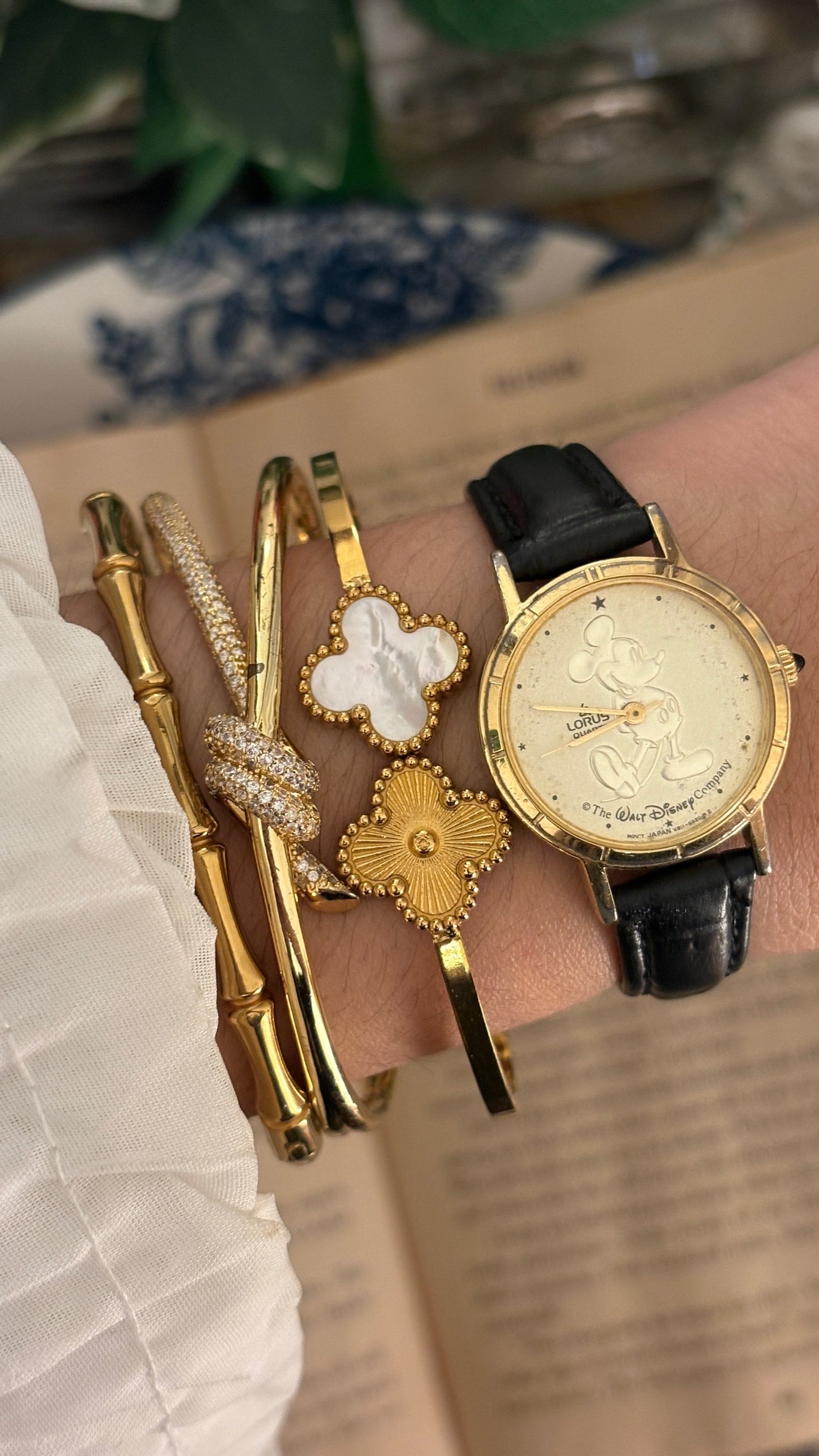 Rare Vintage Lorus Seiko Mickey Mouse Watch in Gold Tone Black Leather Quartz