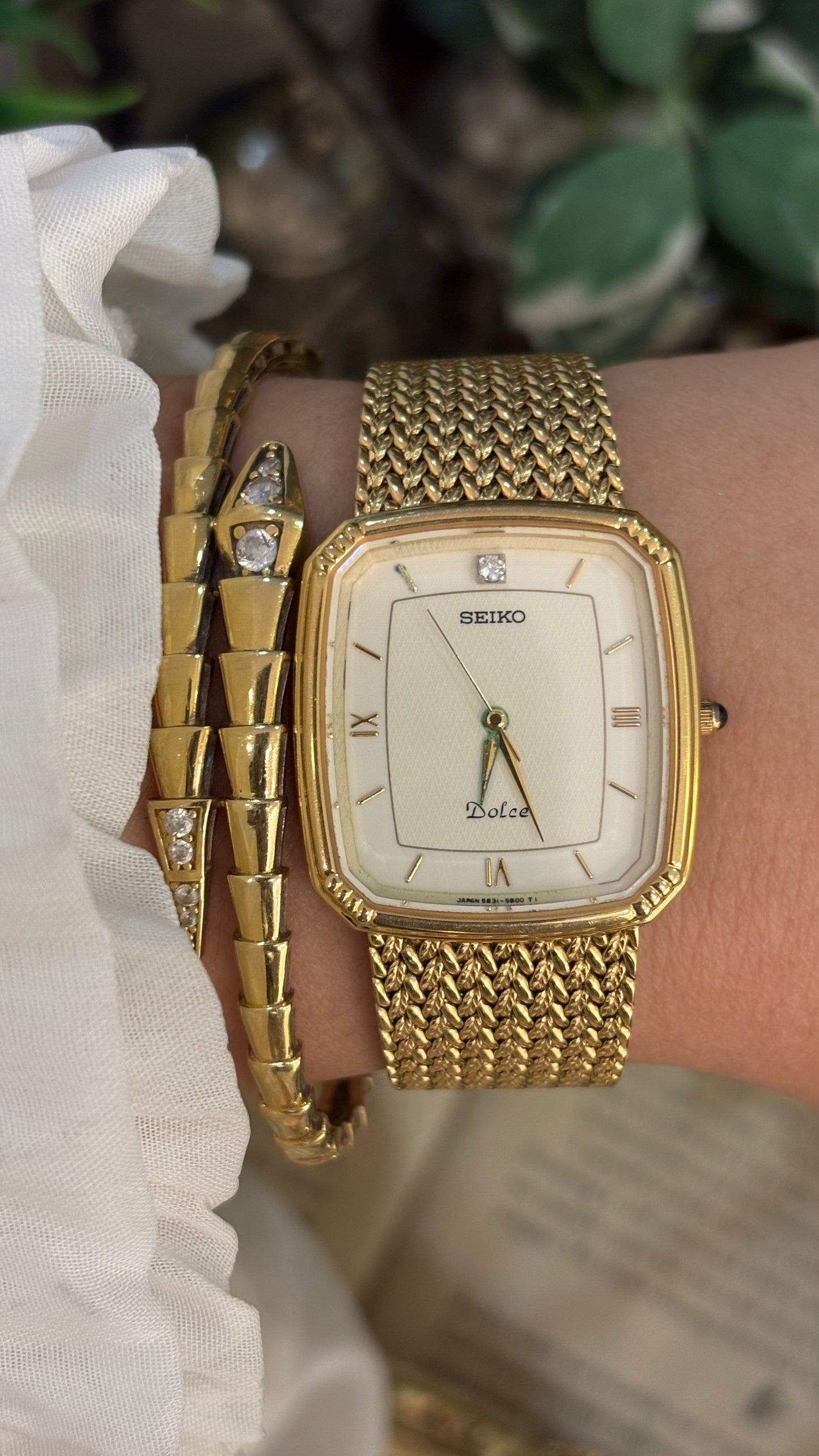 Extremely Rare Seiko Dolce Mens Dress Watch Tank in Gold Tone Quartz