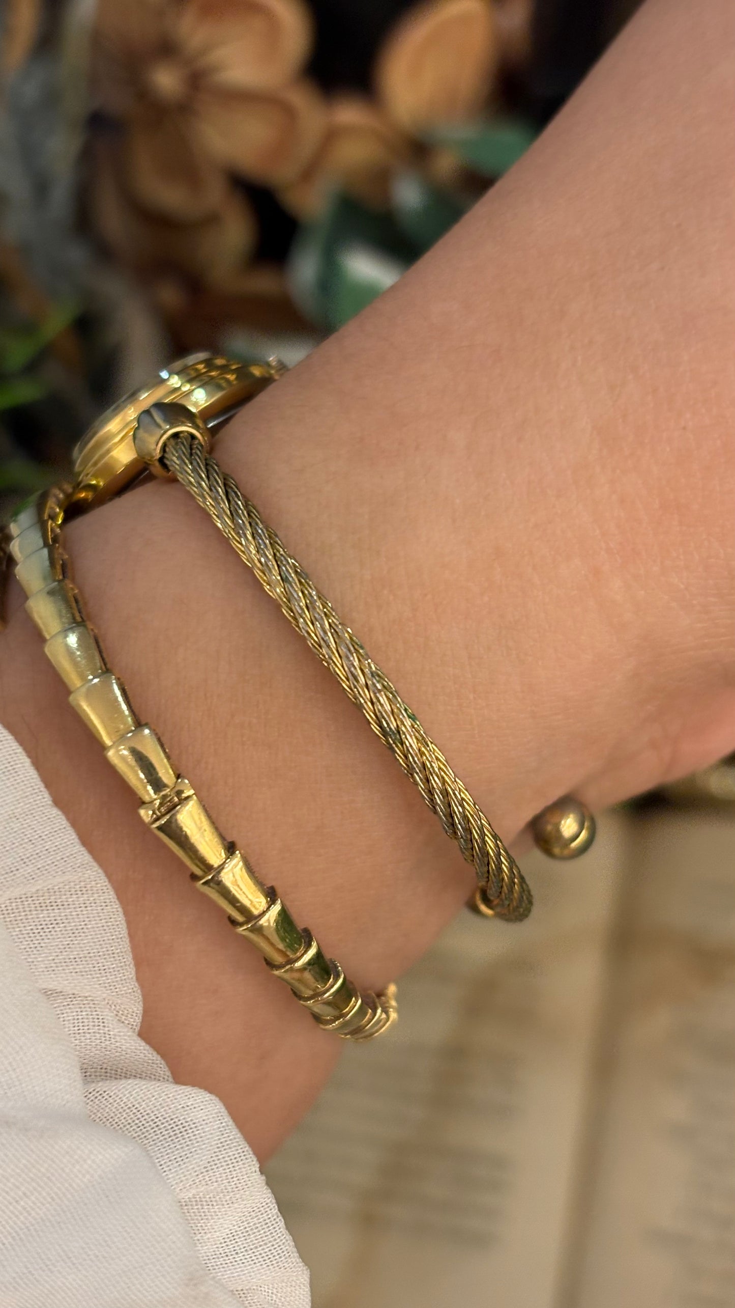 Rare Elegant Vintage Itraco Twisted Bangle Watch in Gold Tone Black Oval Dial Quartz