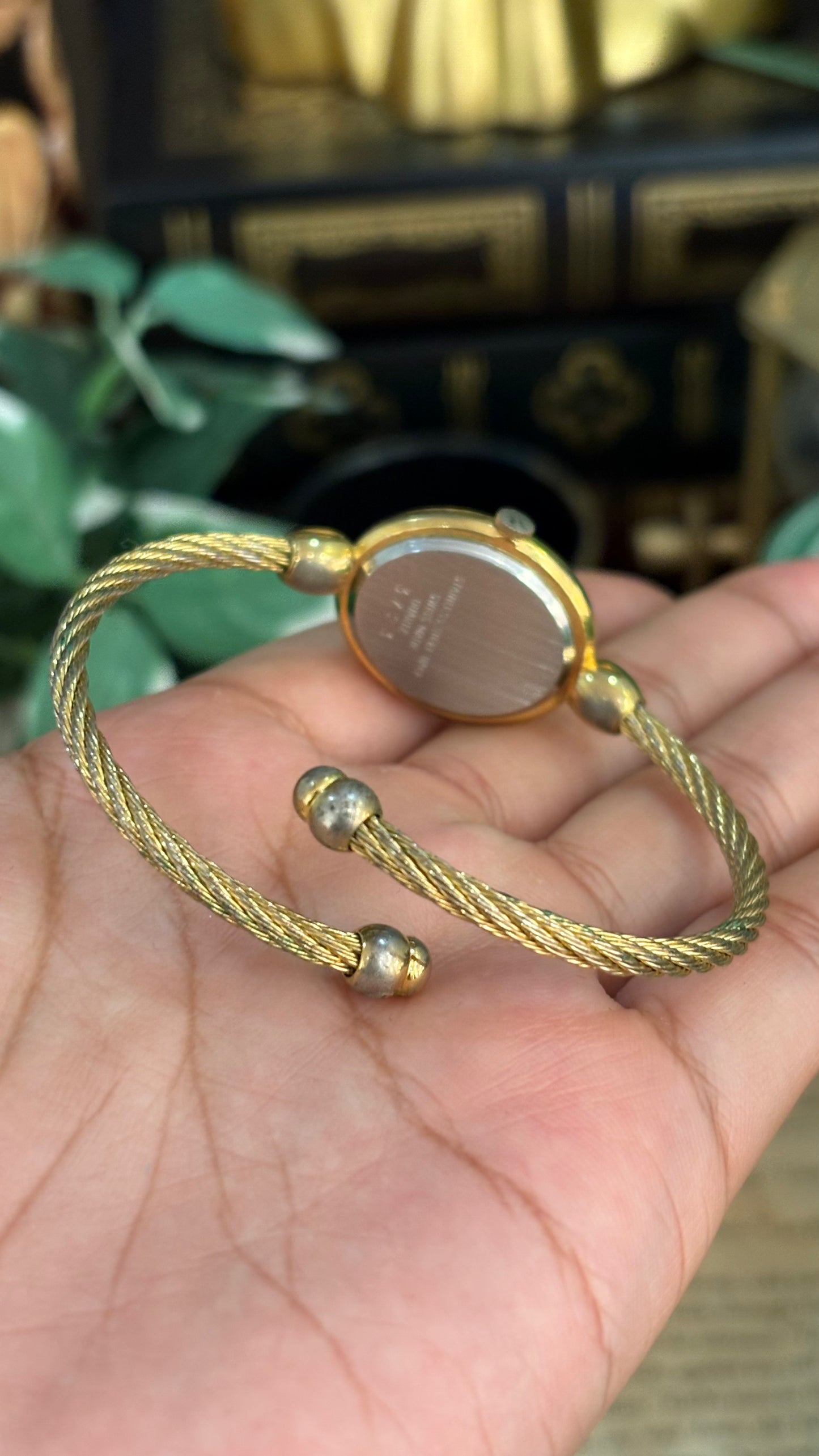 Rare Elegant Vintage Itraco Twisted Bangle Watch in Gold Tone Black Oval Dial Quartz