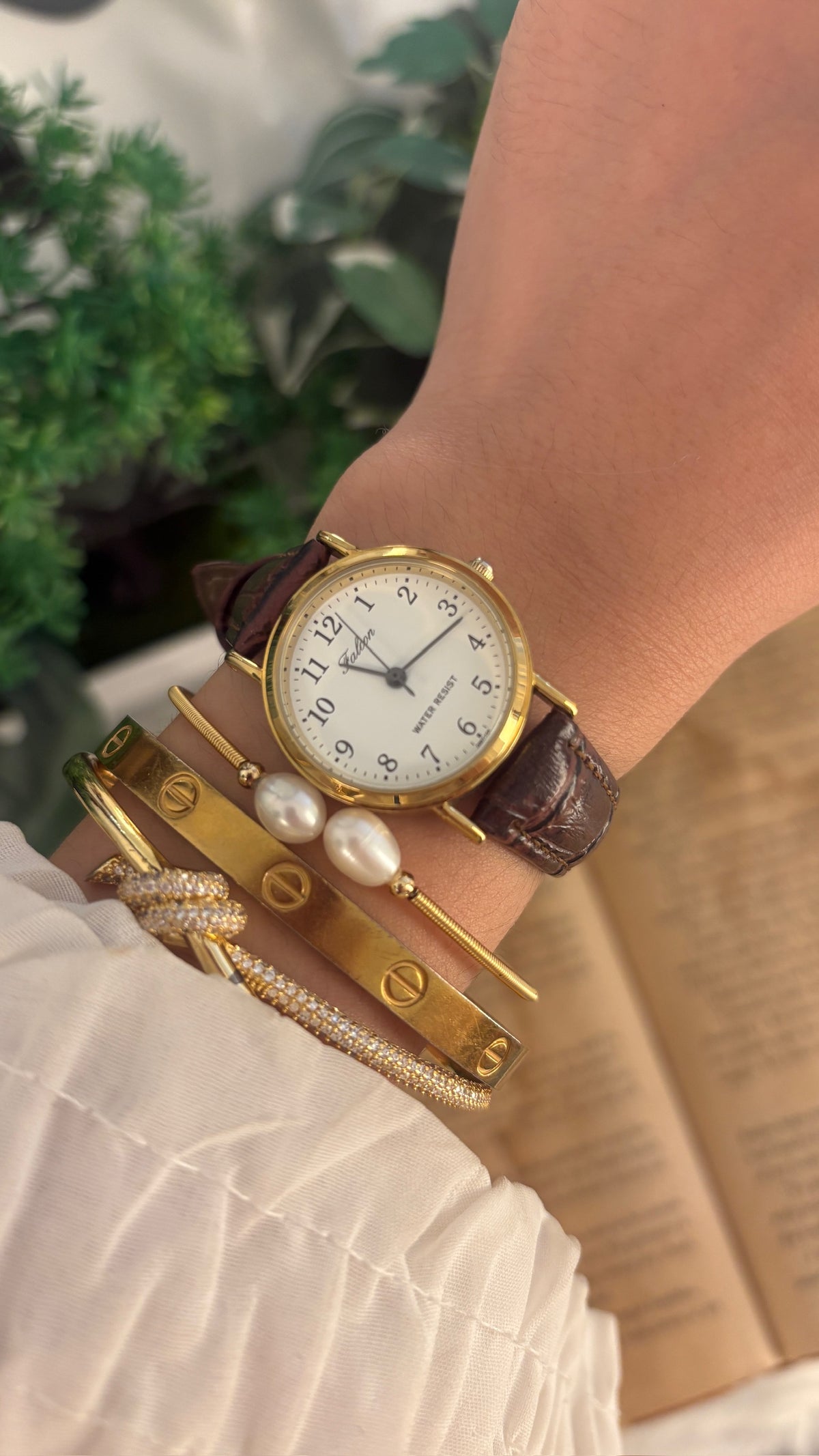 Vintage Falcon Classic Watch in Gold Tone Brown Leather Quartz