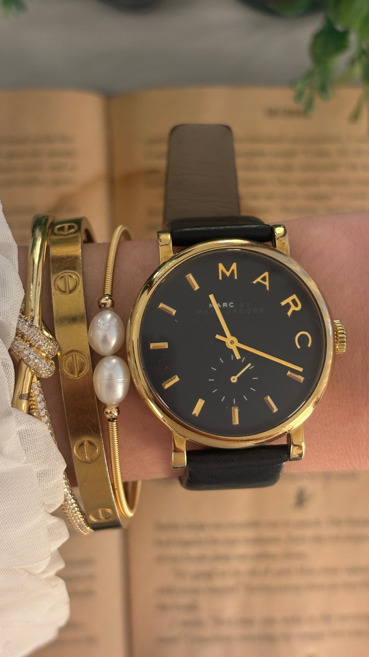 Rare Vintage Marc Jacobs Mens Watch in Gold Tone Black Leather Quartz