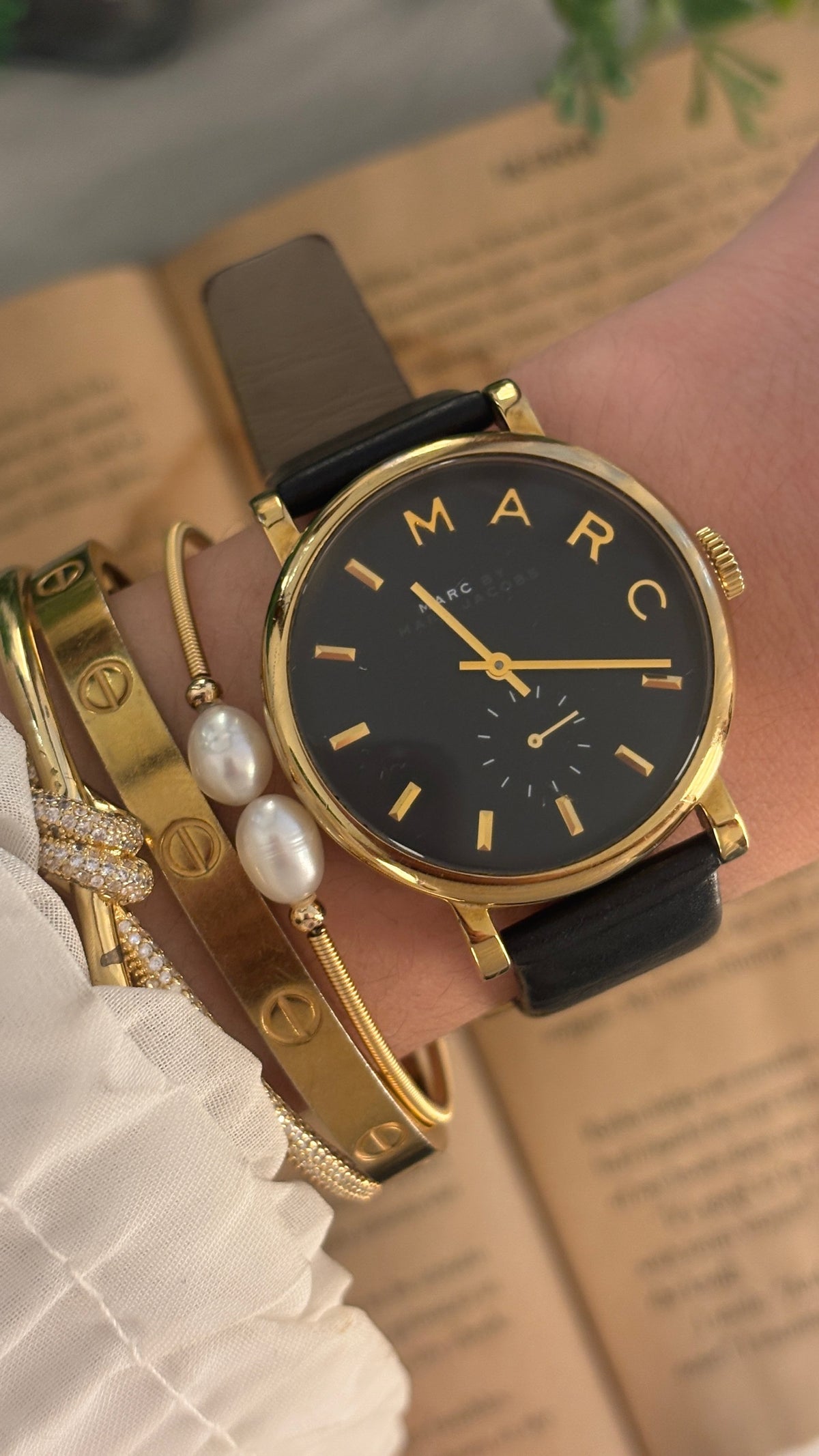 Rare Vintage Marc Jacobs Mens Watch in Gold Tone Black Leather Quartz