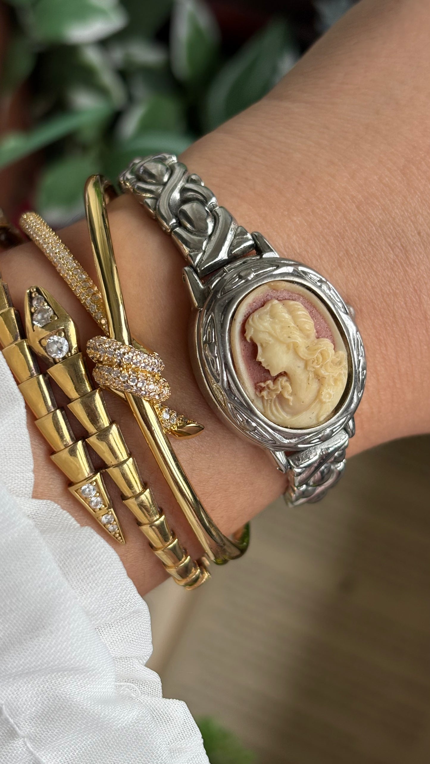 Extremely Rare Vintage Marba Cameo Peekaboo Watch in Silver Tone