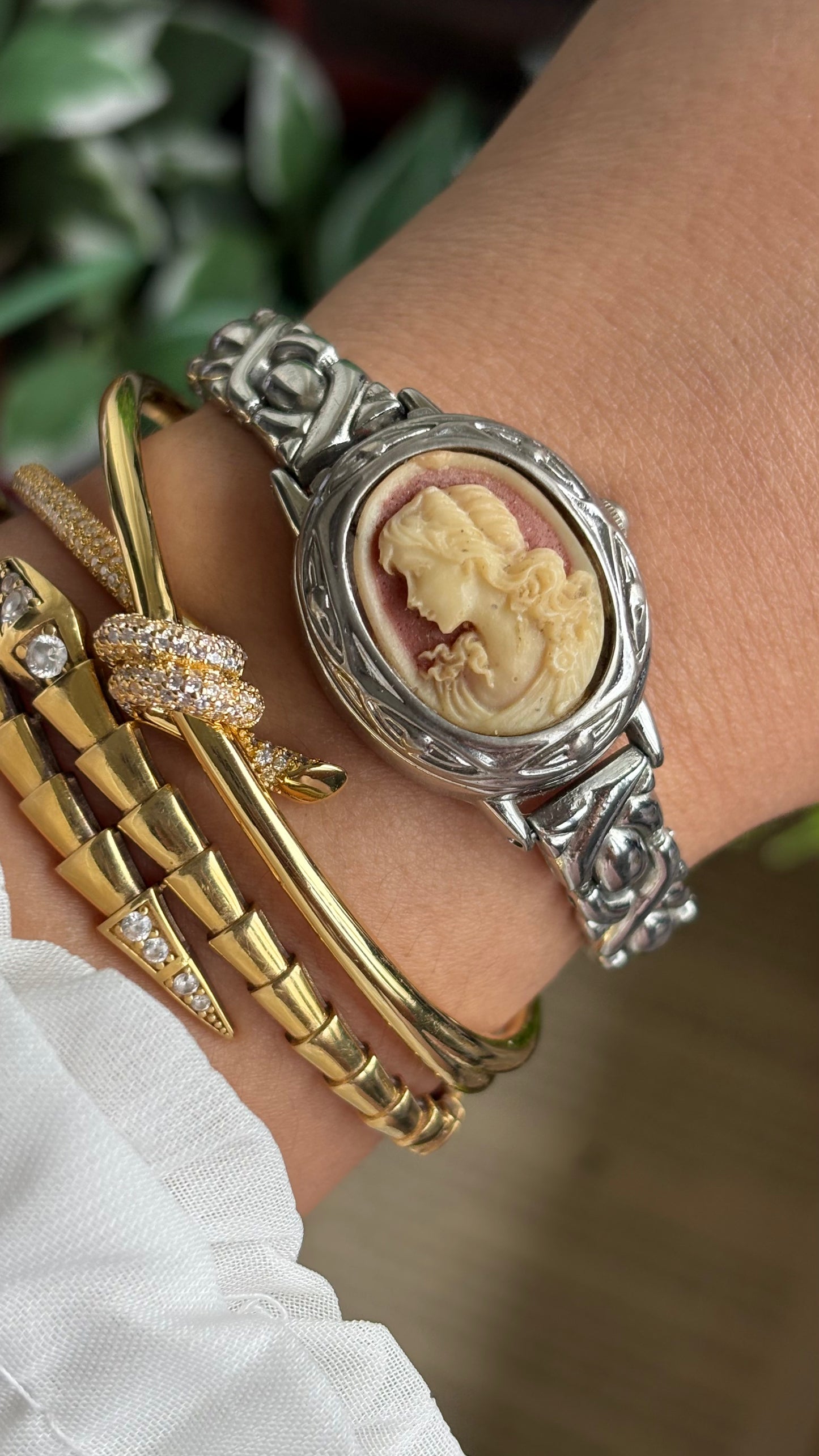 Extremely Rare Vintage Marba Cameo Peekaboo Watch in Silver Tone