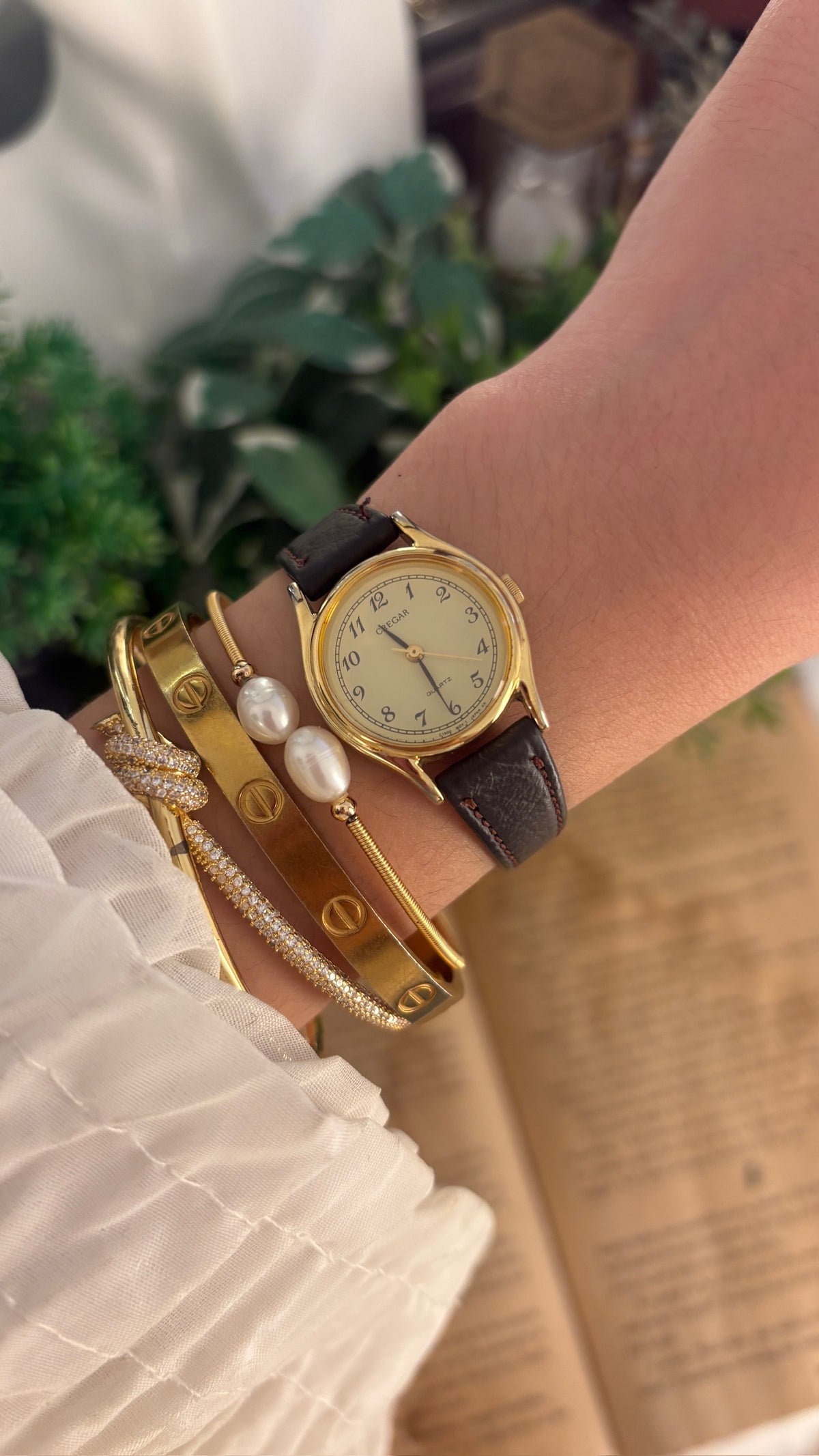 Vintage Cregar Classic Watch in Gold Tone Brown Leather Quartz