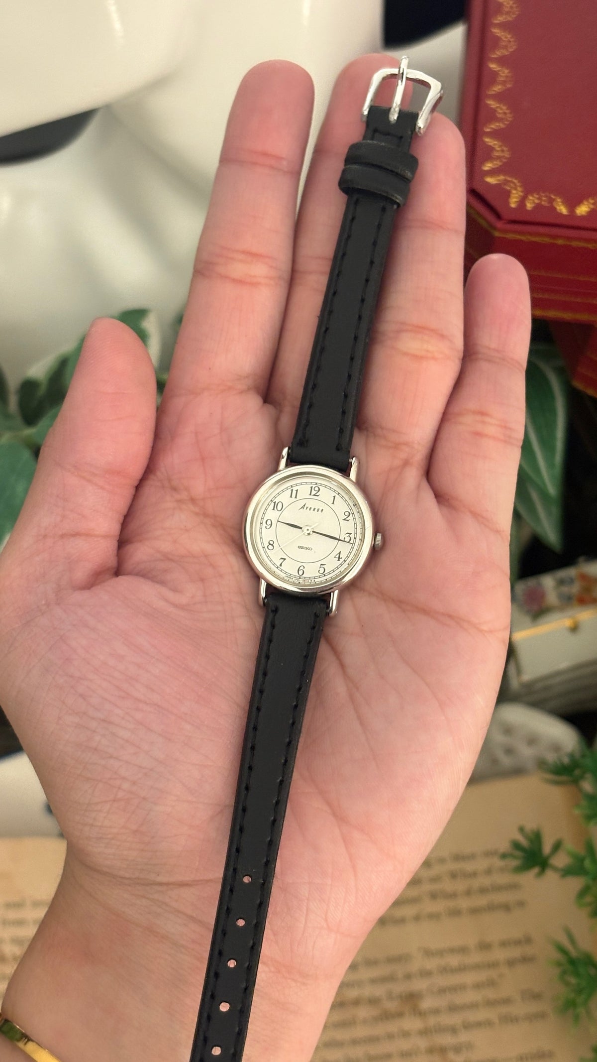 Vintage Seiko Avenue Watch in Silver Tone Black Leather Quartz