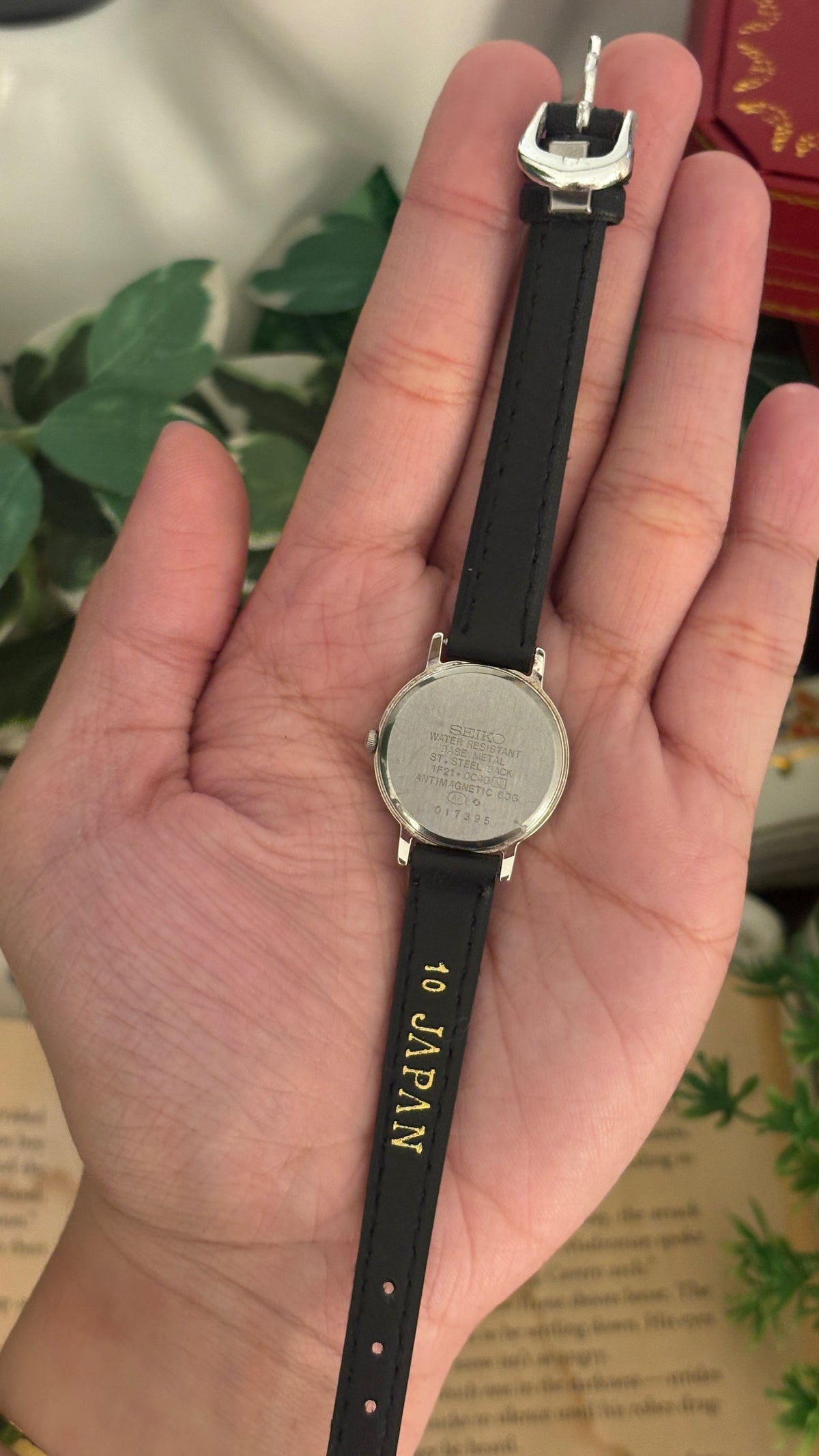 Vintage Seiko Avenue Watch in Silver Tone Black Leather Quartz