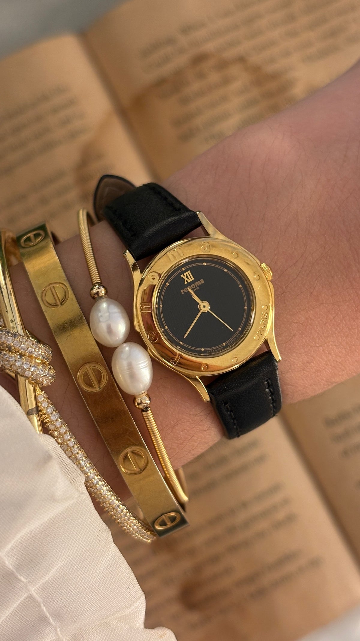 Vintage Renoma Citizen Black Dial Watch in Gold Tone Black Leather Quartz