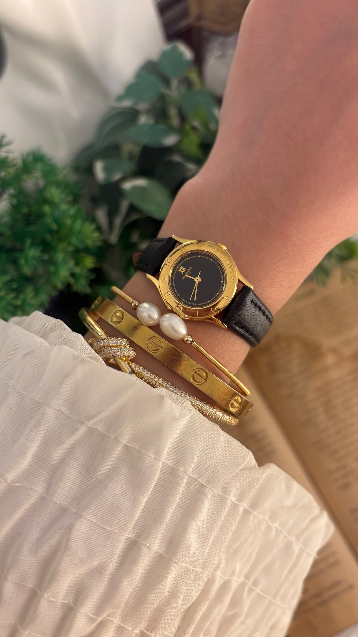 Vintage Renoma Citizen Black Dial Watch in Gold Tone Black Leather Quartz