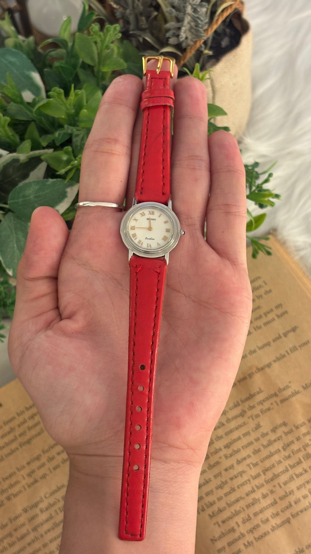 Rare Vintage Seiko Exceline Roman Dial Watch in Silver Tone Red Leather Quartz