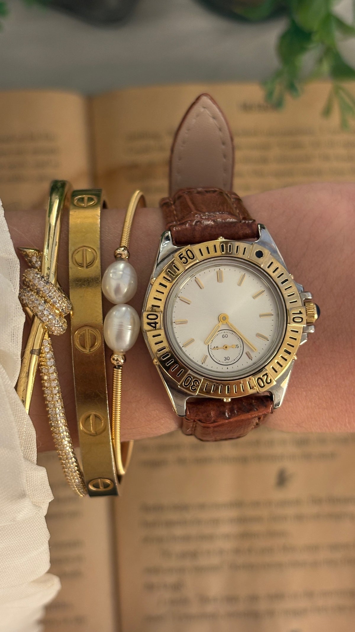 Vintage Noevir Citizen Sports Watch in Two-Tone Quartz Brown Leather