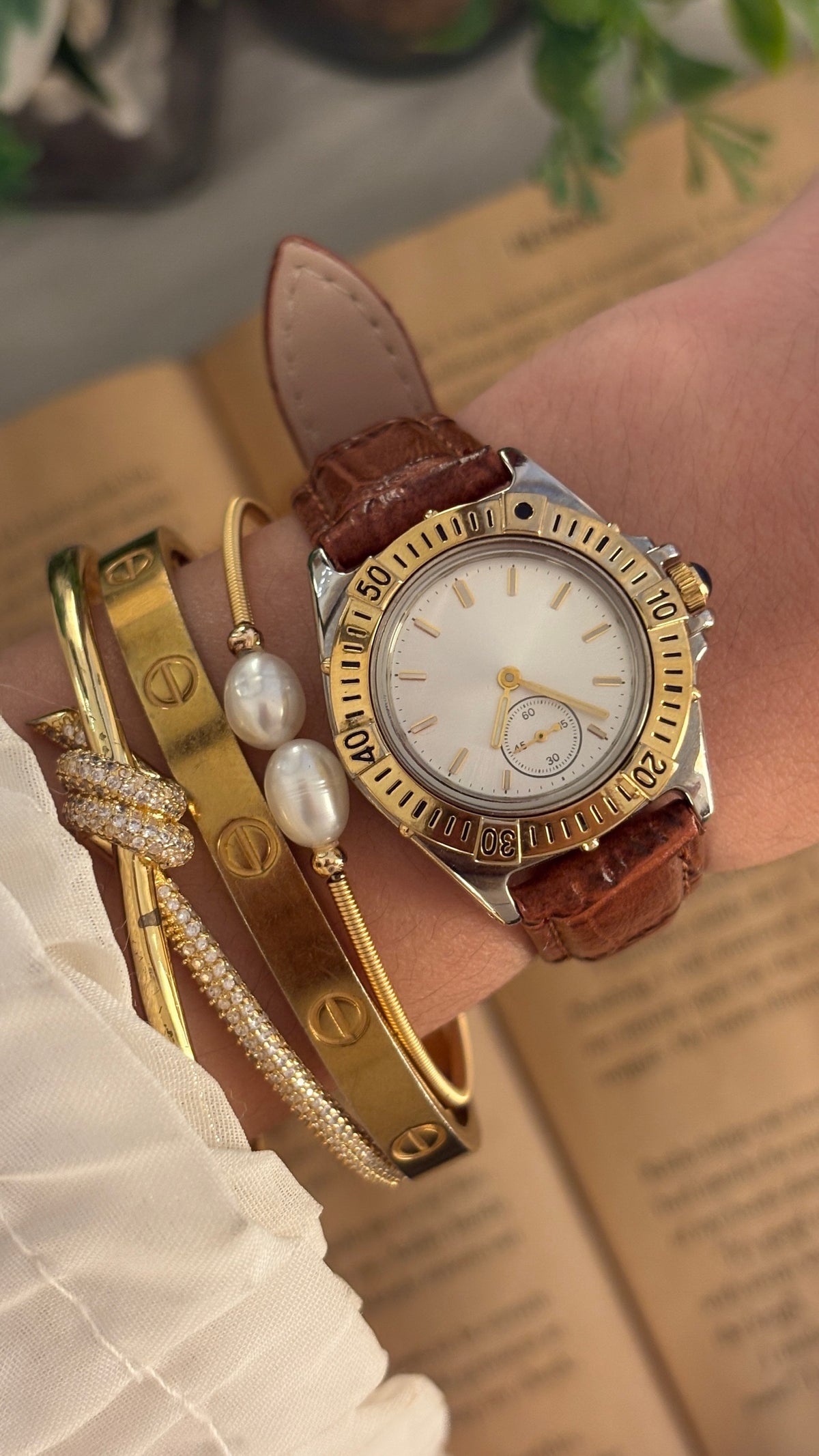 Vintage Noevir Citizen Sports Watch in Two-Tone Quartz Brown Leather