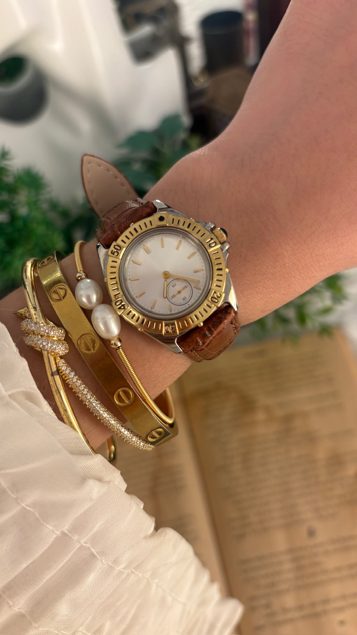 Vintage Noevir Citizen Sports Watch in Two-Tone Quartz Brown Leather