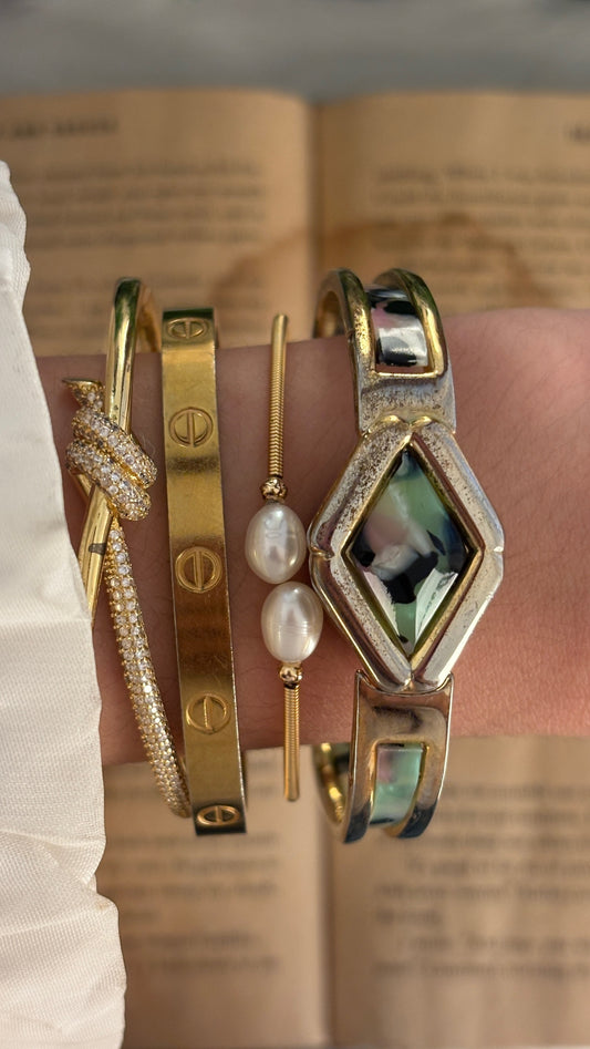 Vintage Geneva Resin Diamond Peekaboo Watch in Gold Tone Quartz