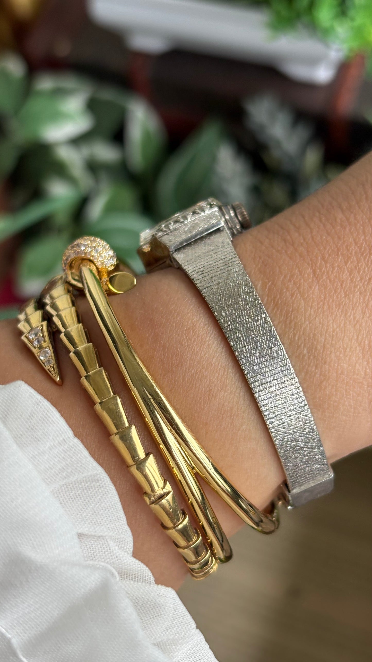 Vintage Seiko Manual Wind Watch in Silver Tone with Eight Diamonds