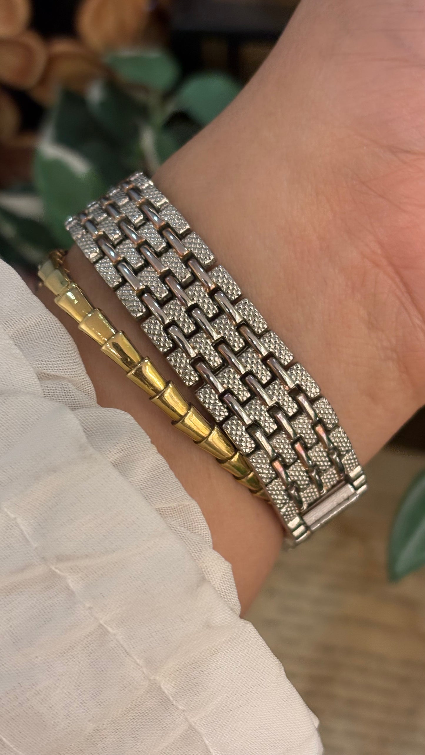 Vintage Pierremode All-over Textured Watch in Silver Tone Quartz
