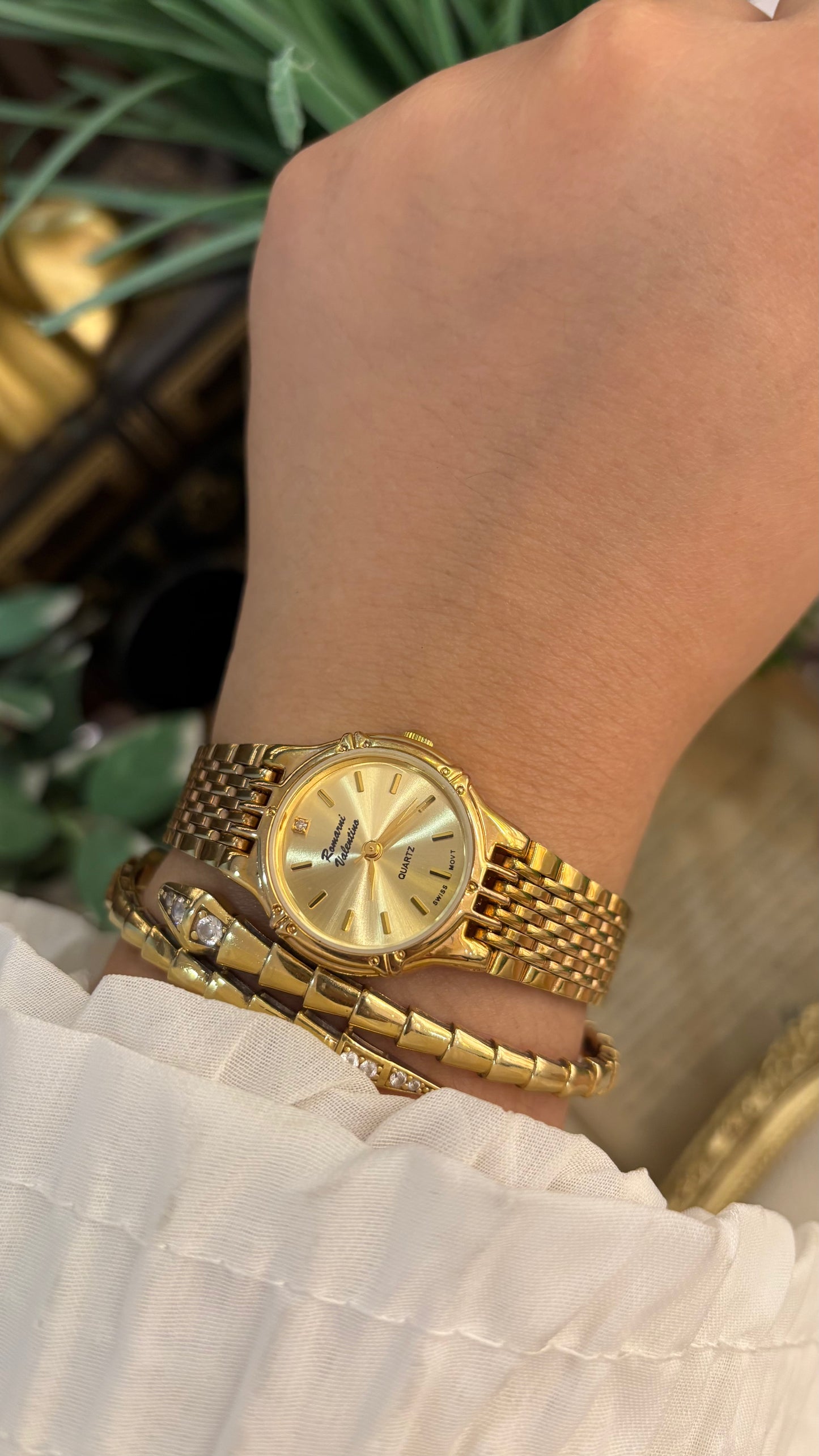 Vintage Romarni Valentino Swiss Classic Watch in Gold Tone Quartz