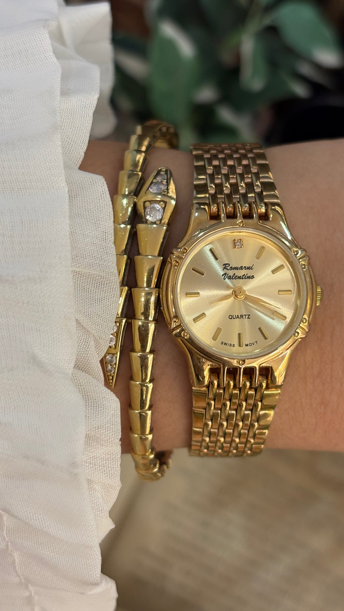 Vintage Romarni Valentino Swiss Classic Watch in Gold Tone Quartz