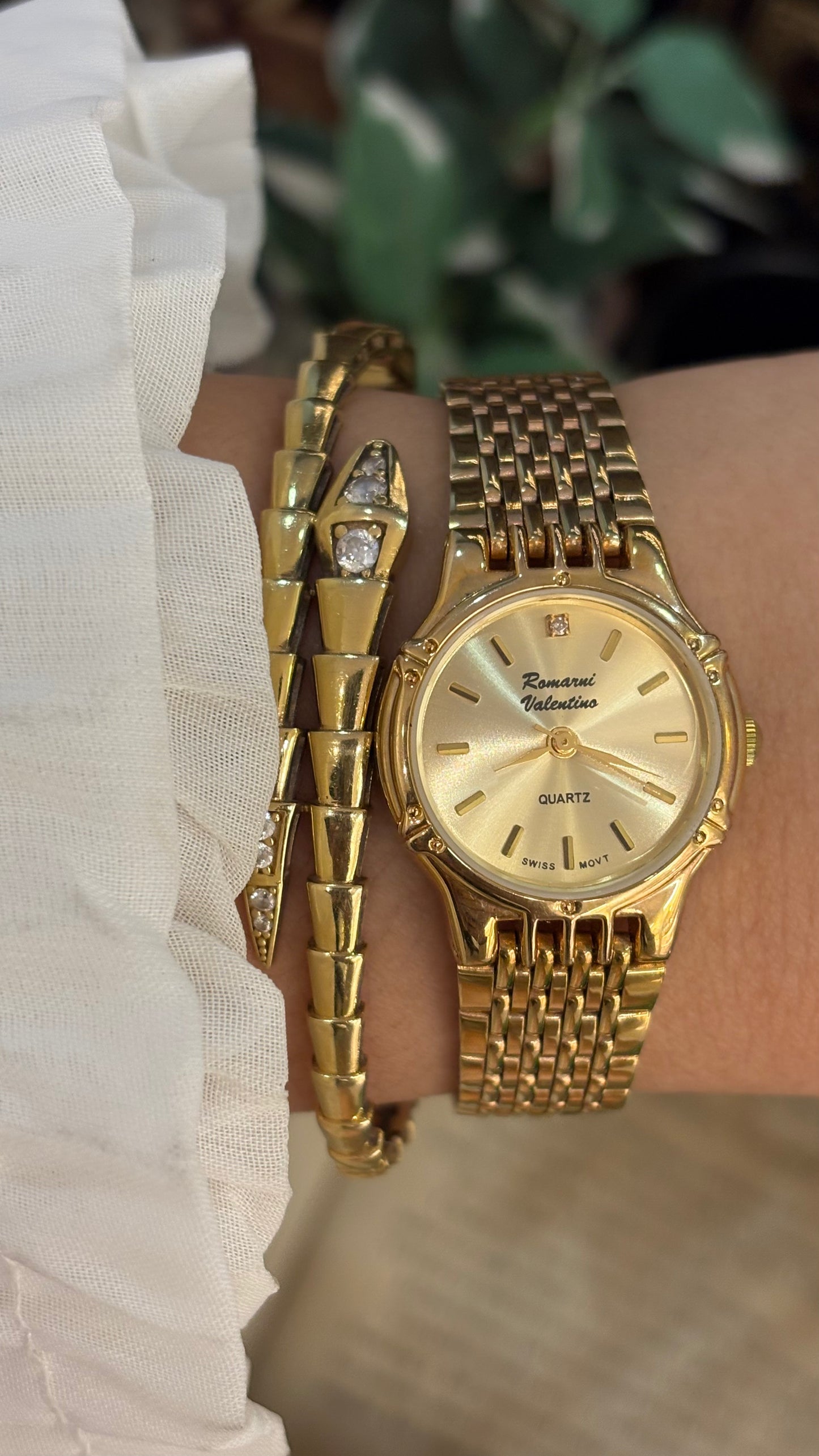 Vintage Romarni Valentino Swiss Classic Watch in Gold Tone Quartz