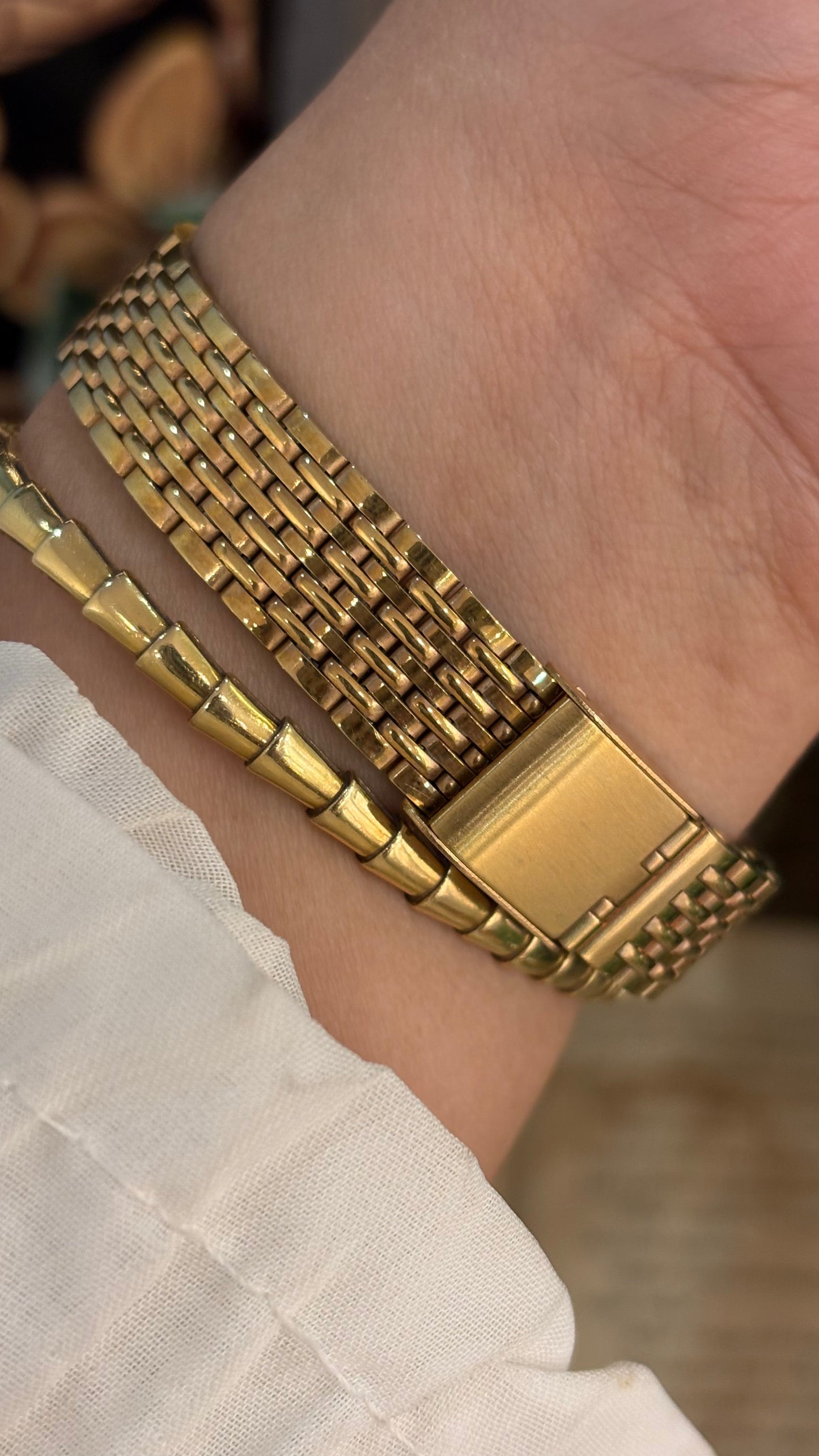 Vintage Romarni Valentino Swiss Classic Watch in Gold Tone Quartz