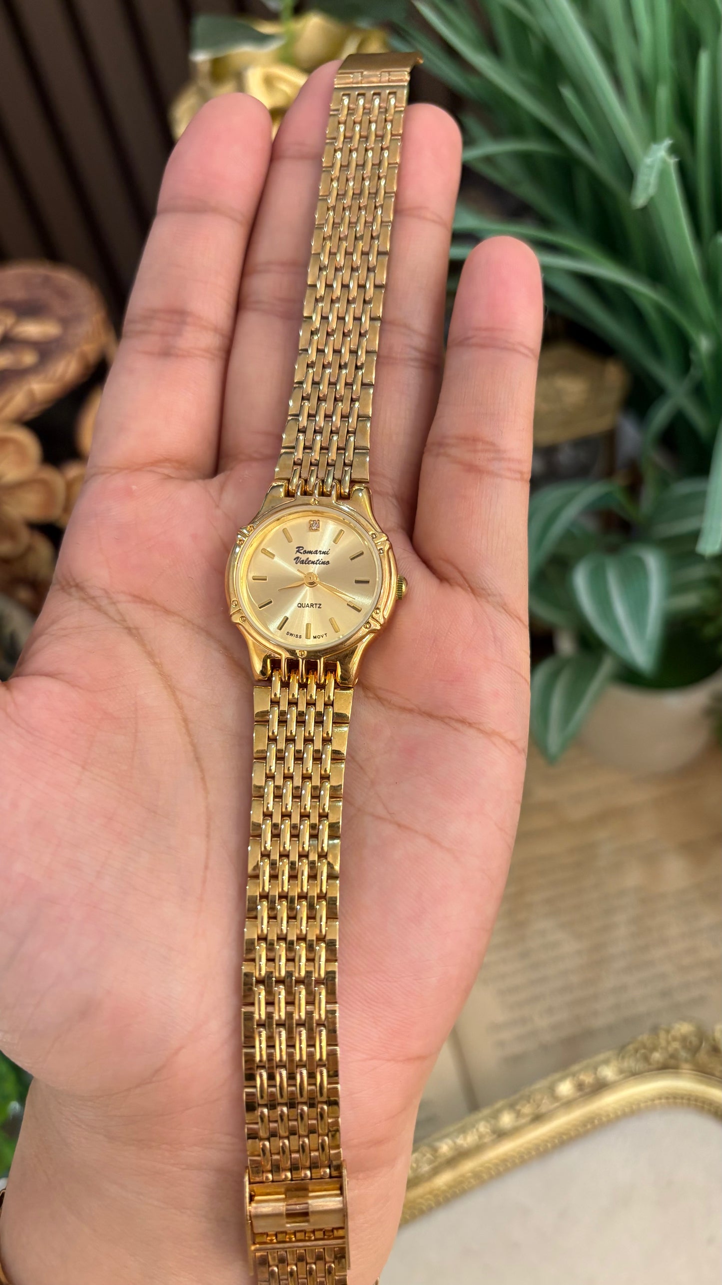 Vintage Romarni Valentino Swiss Classic Watch in Gold Tone Quartz