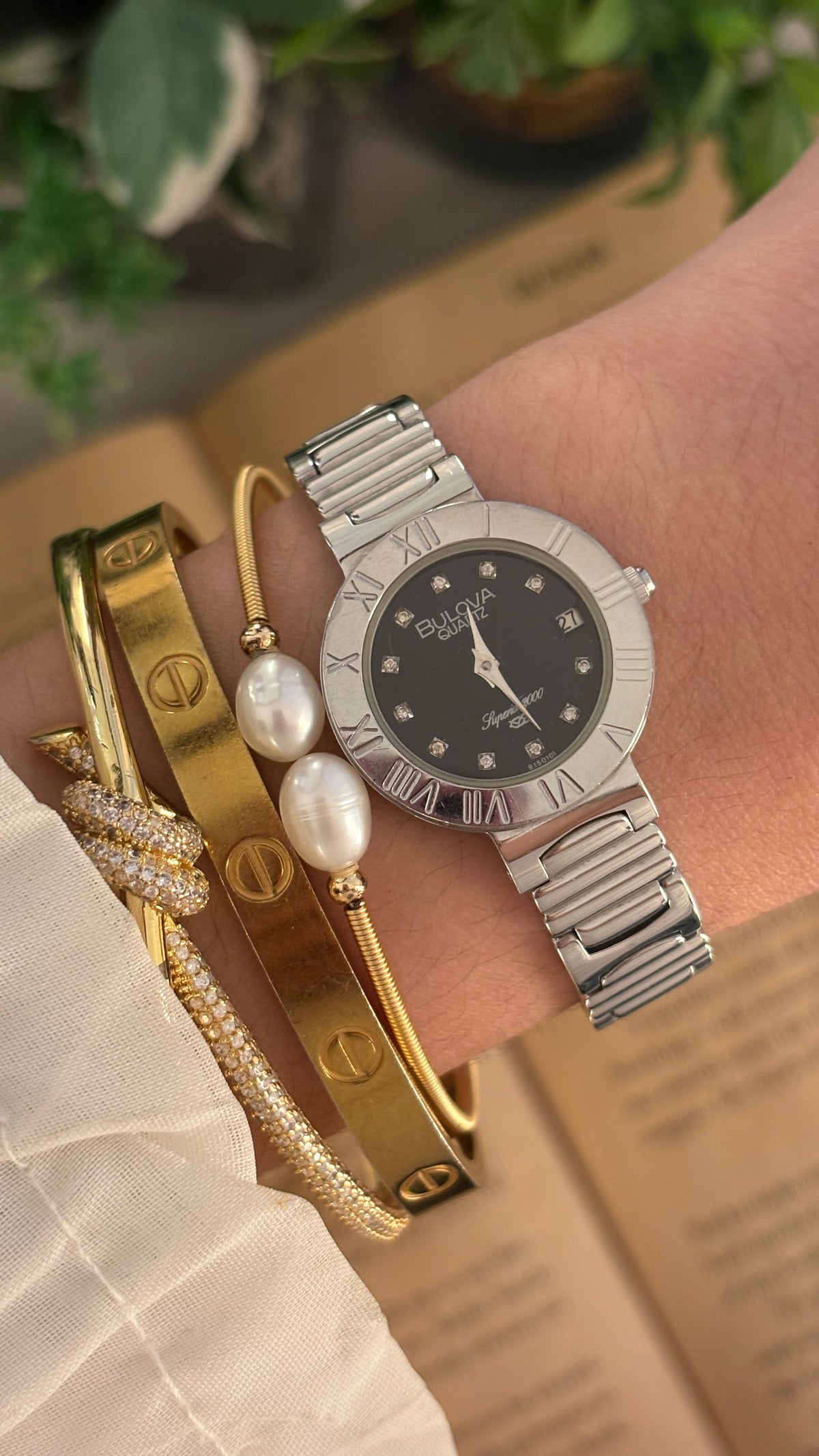Rare Vintage Bulova Swiss Superior 2000 Watch in Silver Tone Quartz
