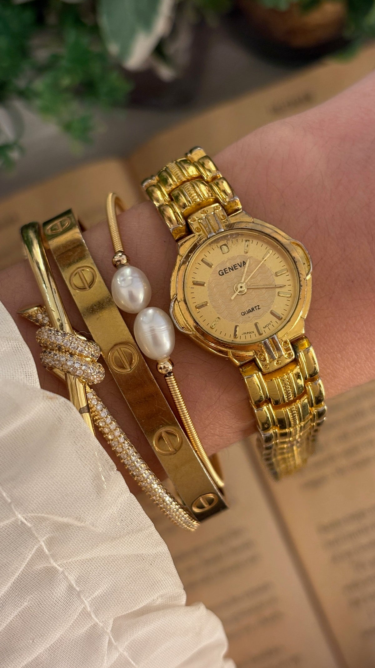 Vintage Geneva Classic Watch in Gold Tone Quartz