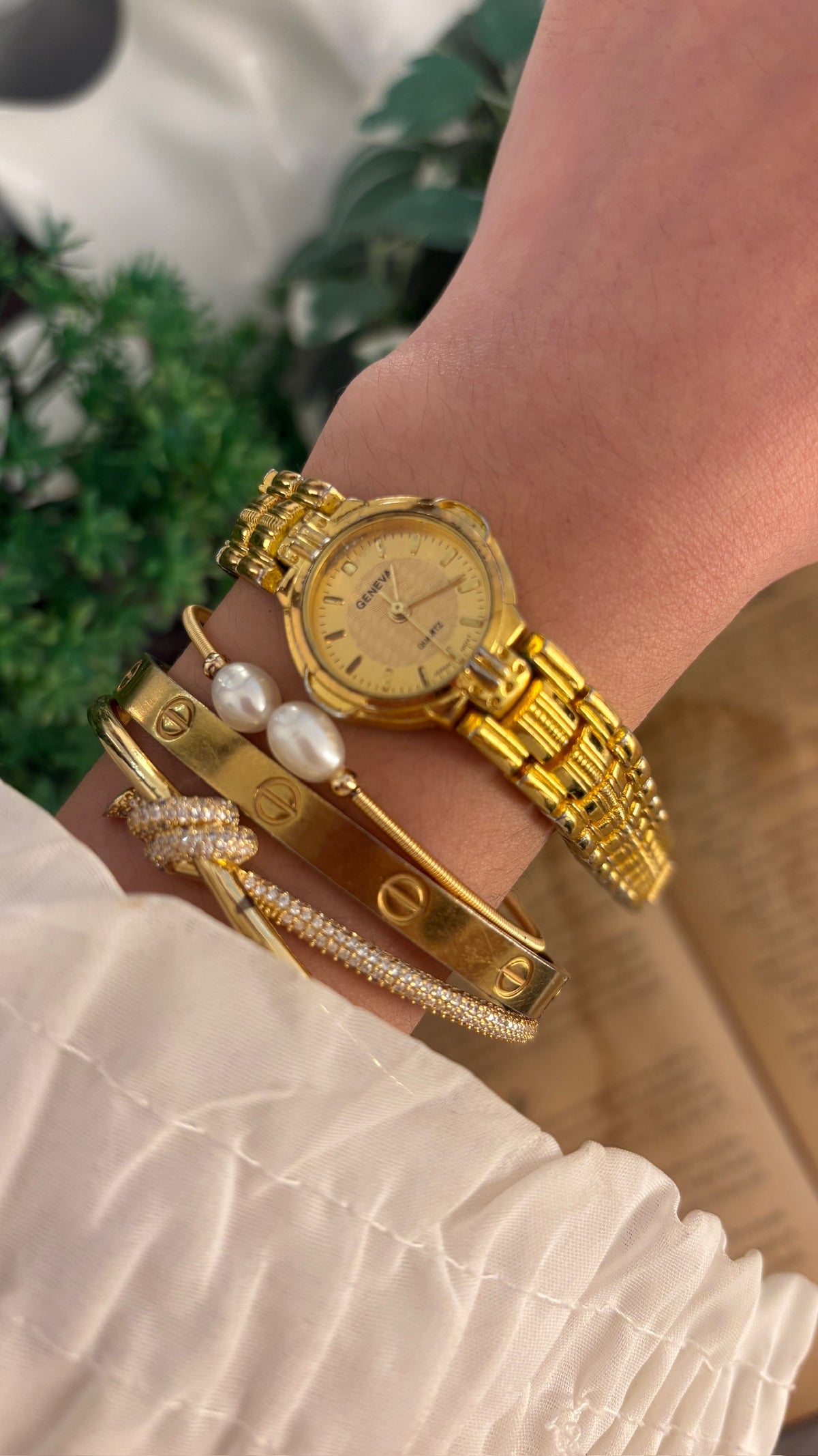 Vintage Geneva Classic Watch in Gold Tone Quartz