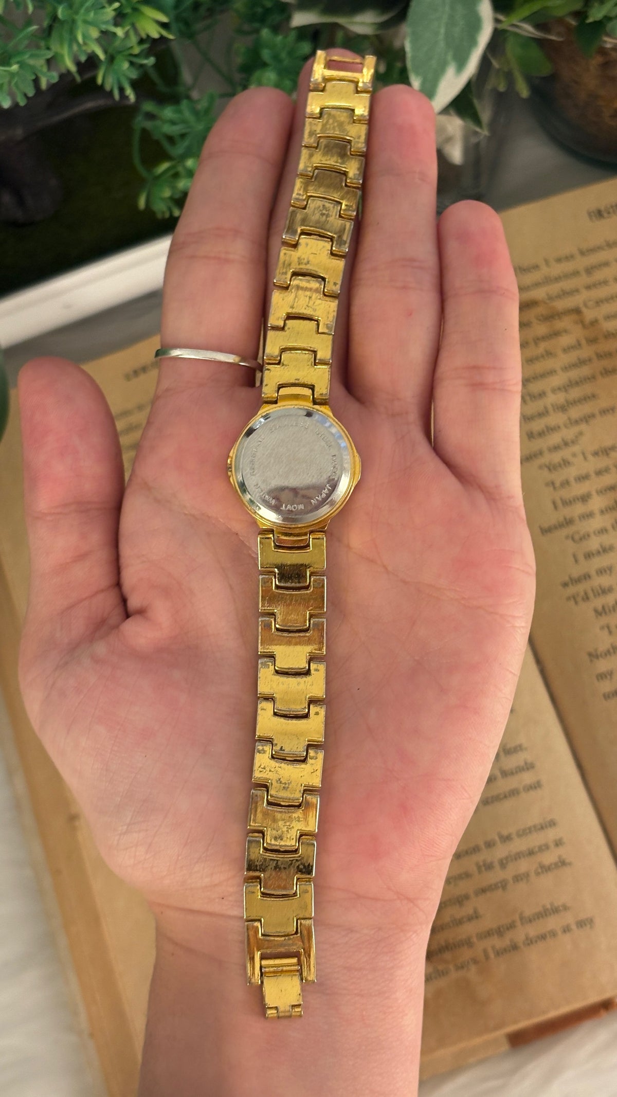 Vintage Geneva Classic Watch in Gold Tone Quartz