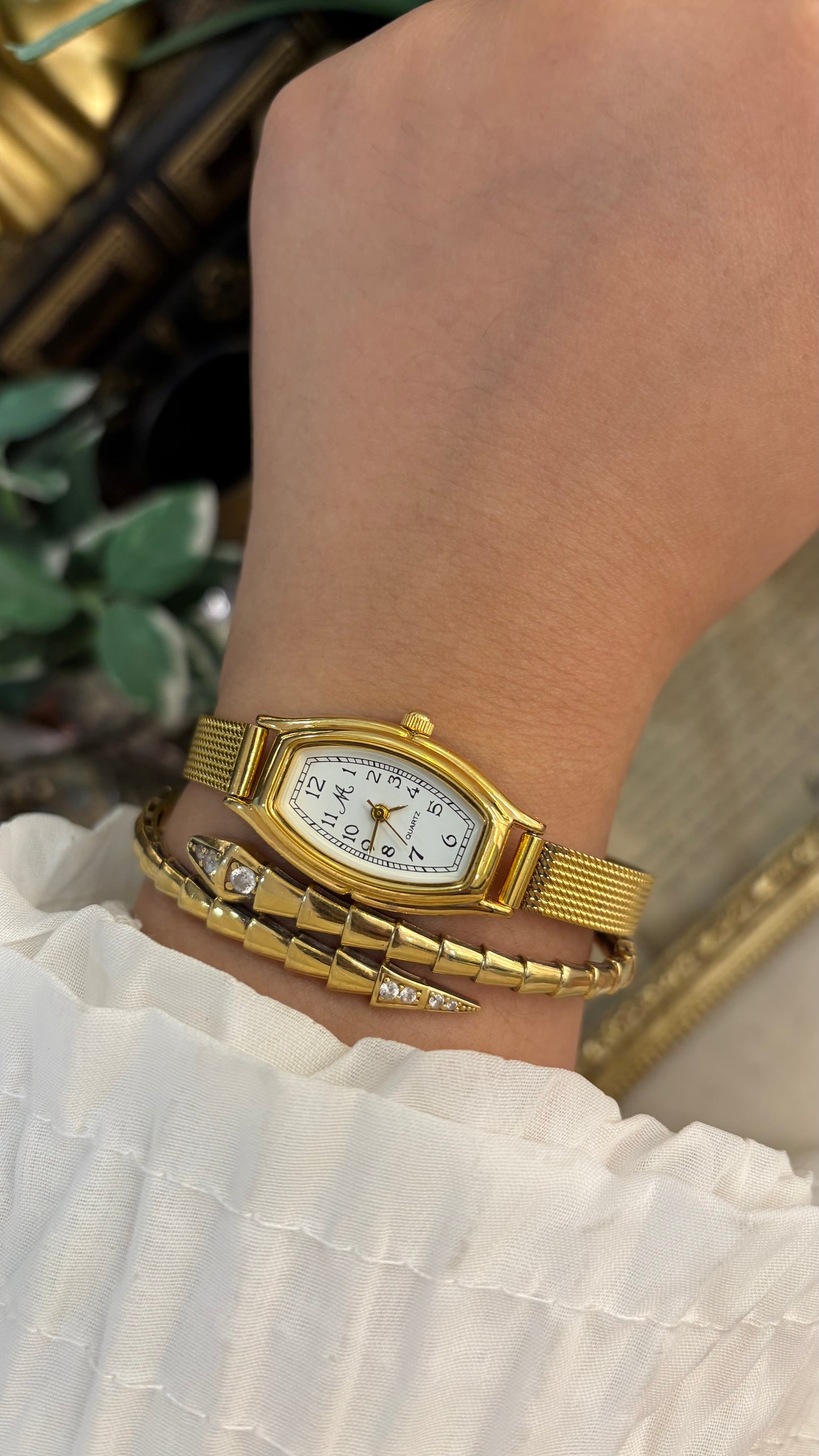 Dainty Vintage Montre Barrel Dial Mesh Watch in Gold Tone Quartz