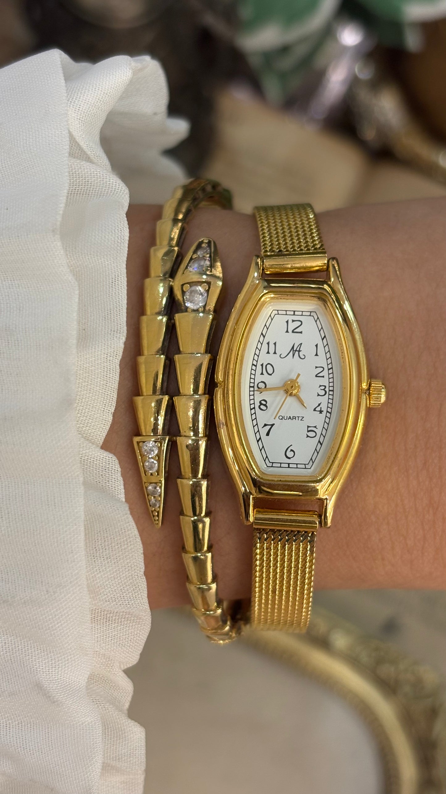 Dainty Vintage Montre Barrel Dial Mesh Watch in Gold Tone Quartz