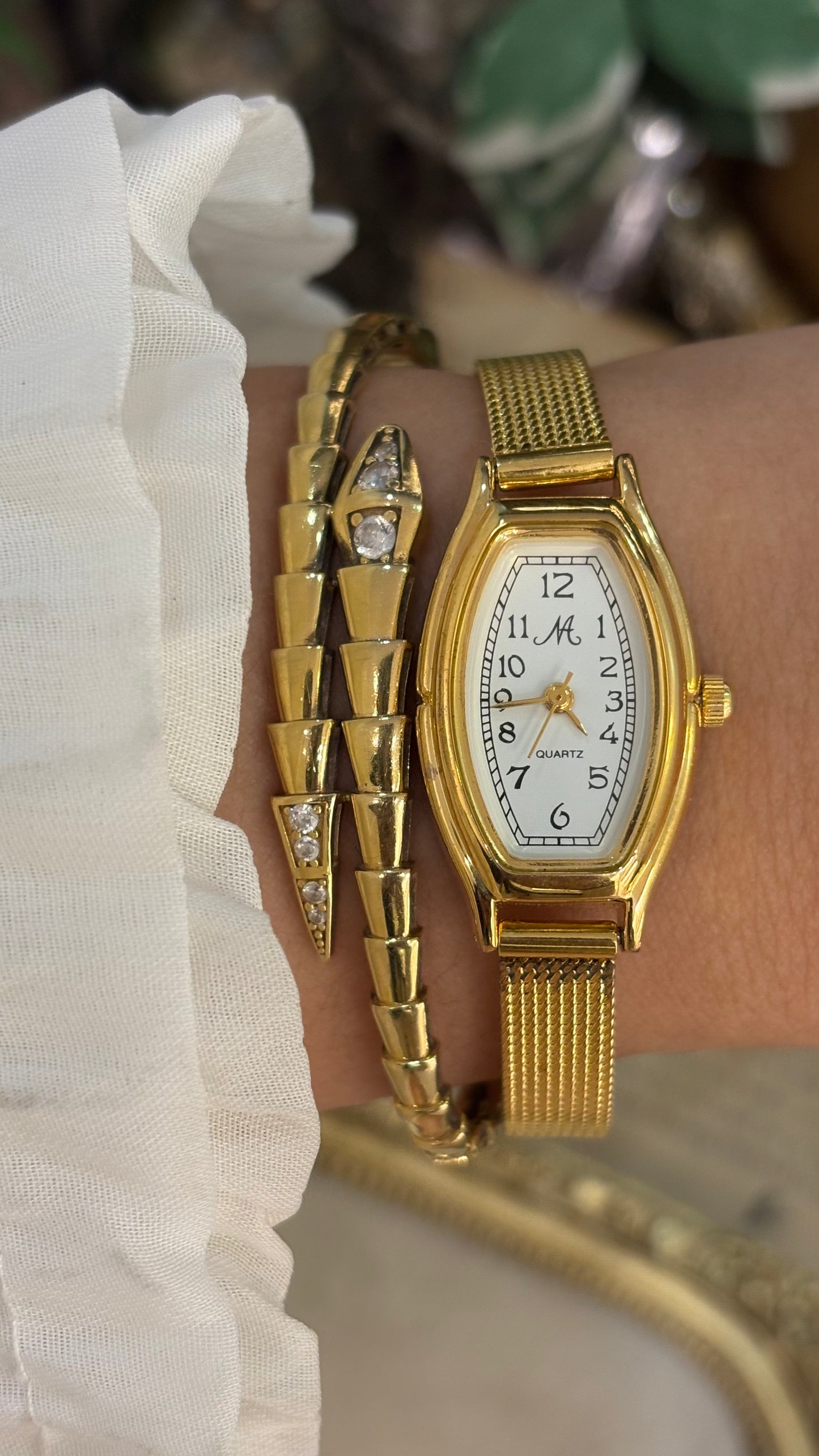 Dainty Vintage Montre Barrel Dial Mesh Watch in Gold Tone Quartz