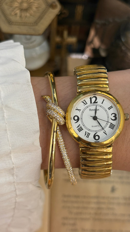 Vintage Armitron Stretchy Band Classic Watch in Gold Tone Quartz