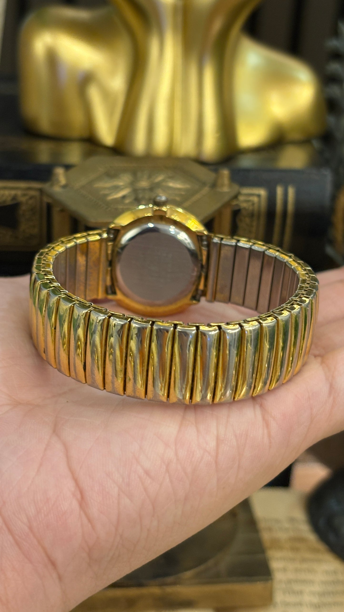 Vintage Armitron Stretchy Band Classic Watch in Gold Tone Quartz
