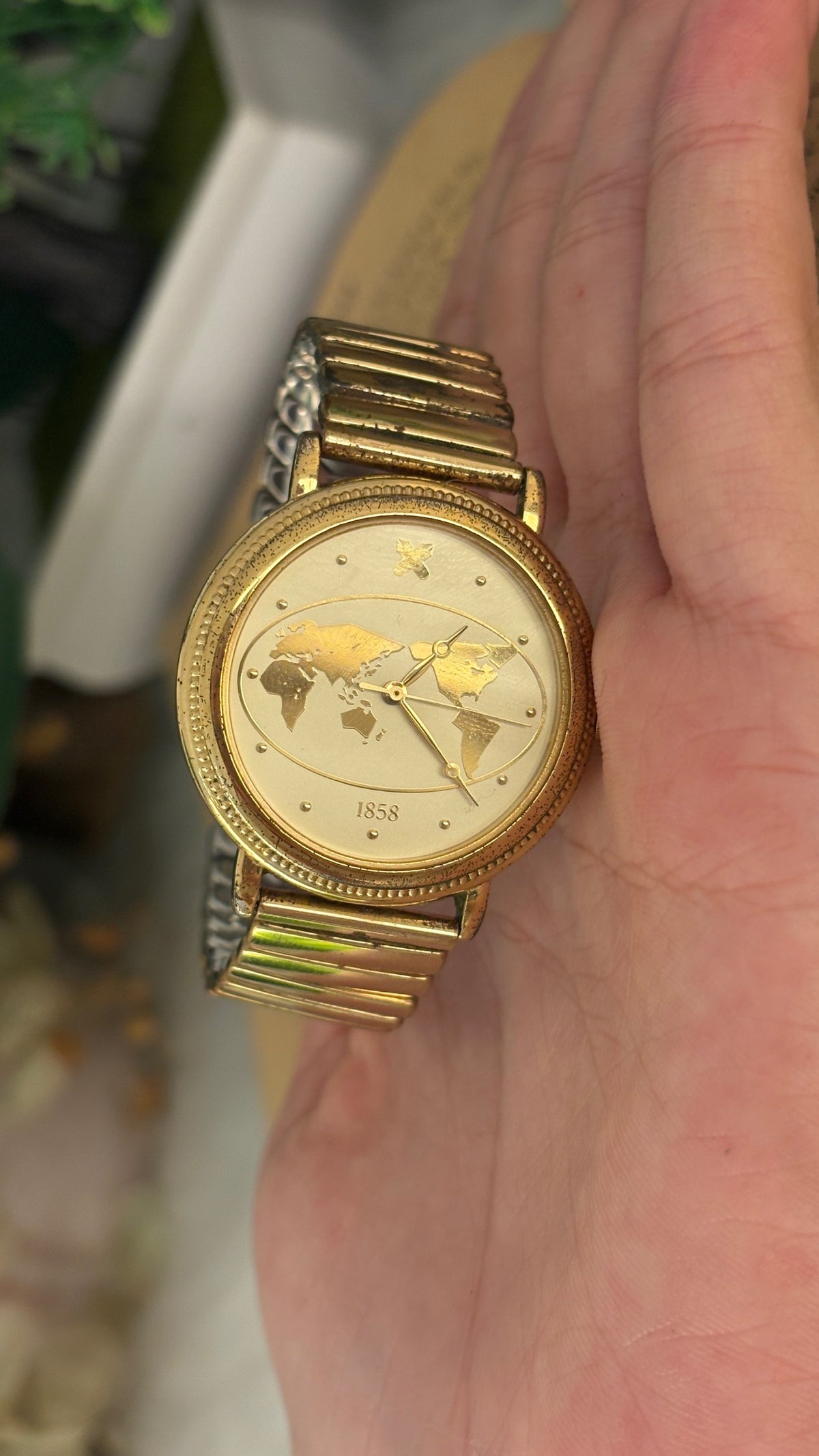 Rare Vintage World Map Expandable Band Watch in Gold Tone Quartz