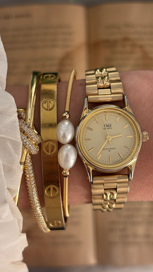 Rare Vintage Q&Q Citizen Classic Watch in Gold Tone Quartz