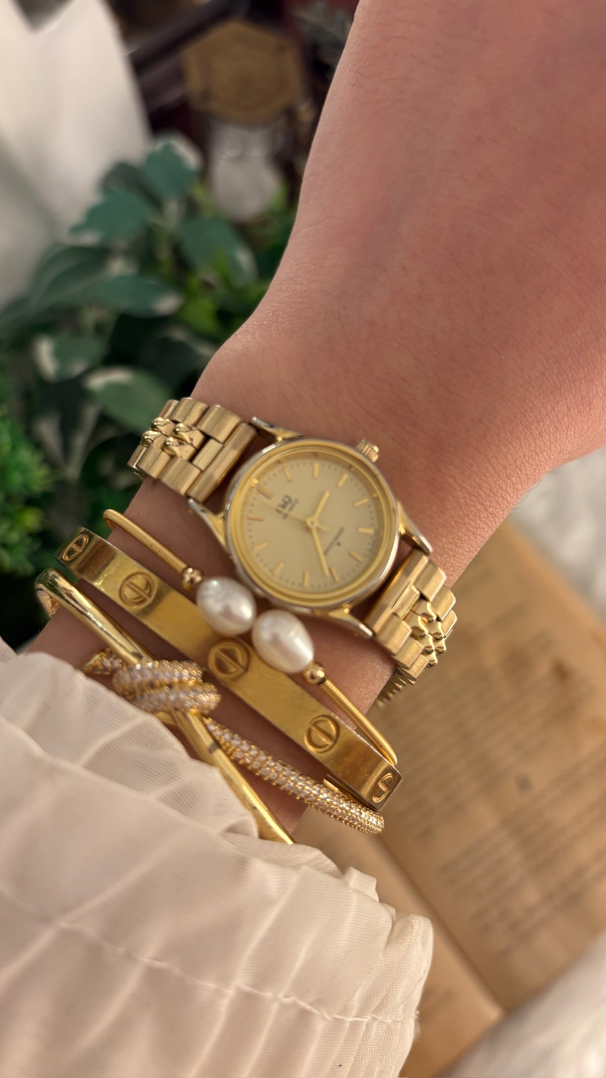 Rare Vintage Q&Q Citizen Classic Watch in Gold Tone Quartz