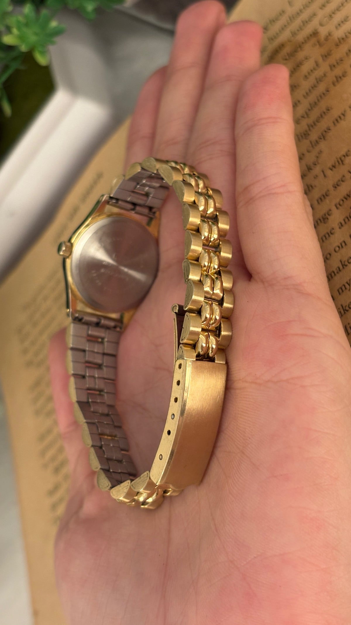 Rare Vintage Q&Q Citizen Classic Watch in Gold Tone Quartz