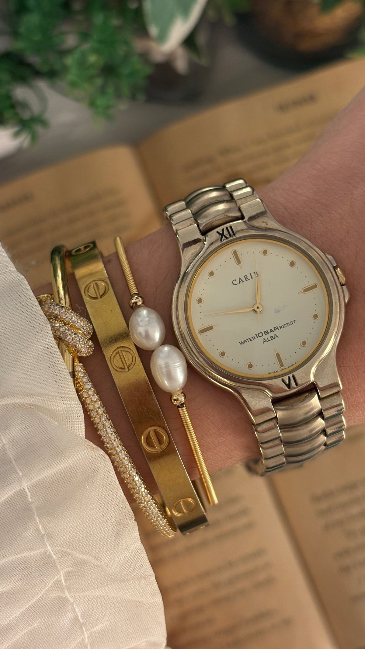 Rare Vintage Carib Alba by Seiko Mens Classic Watch in Gold Tone Quartz