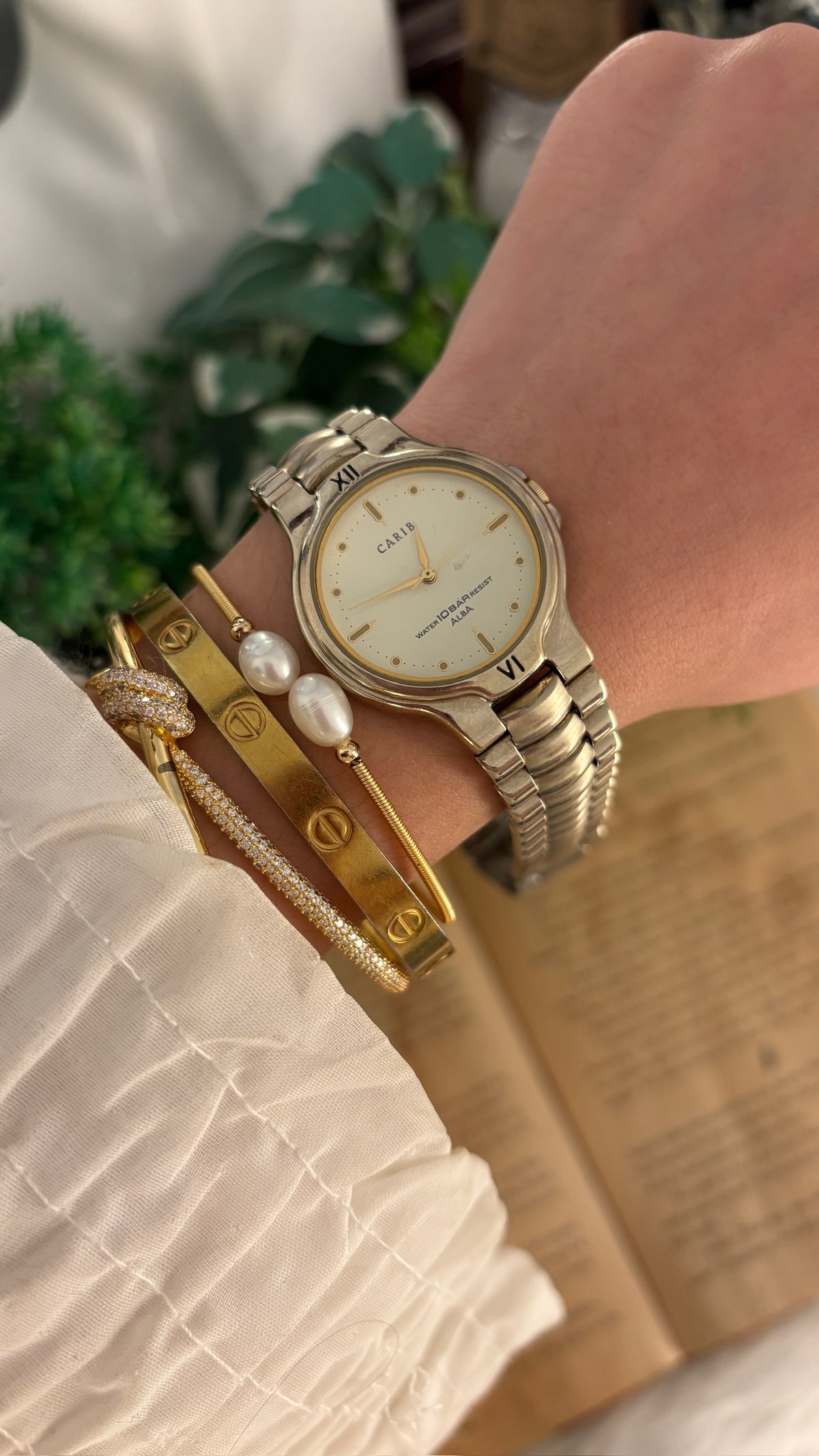 Rare Vintage Carib Alba by Seiko Mens Classic Watch in Gold Tone Quartz