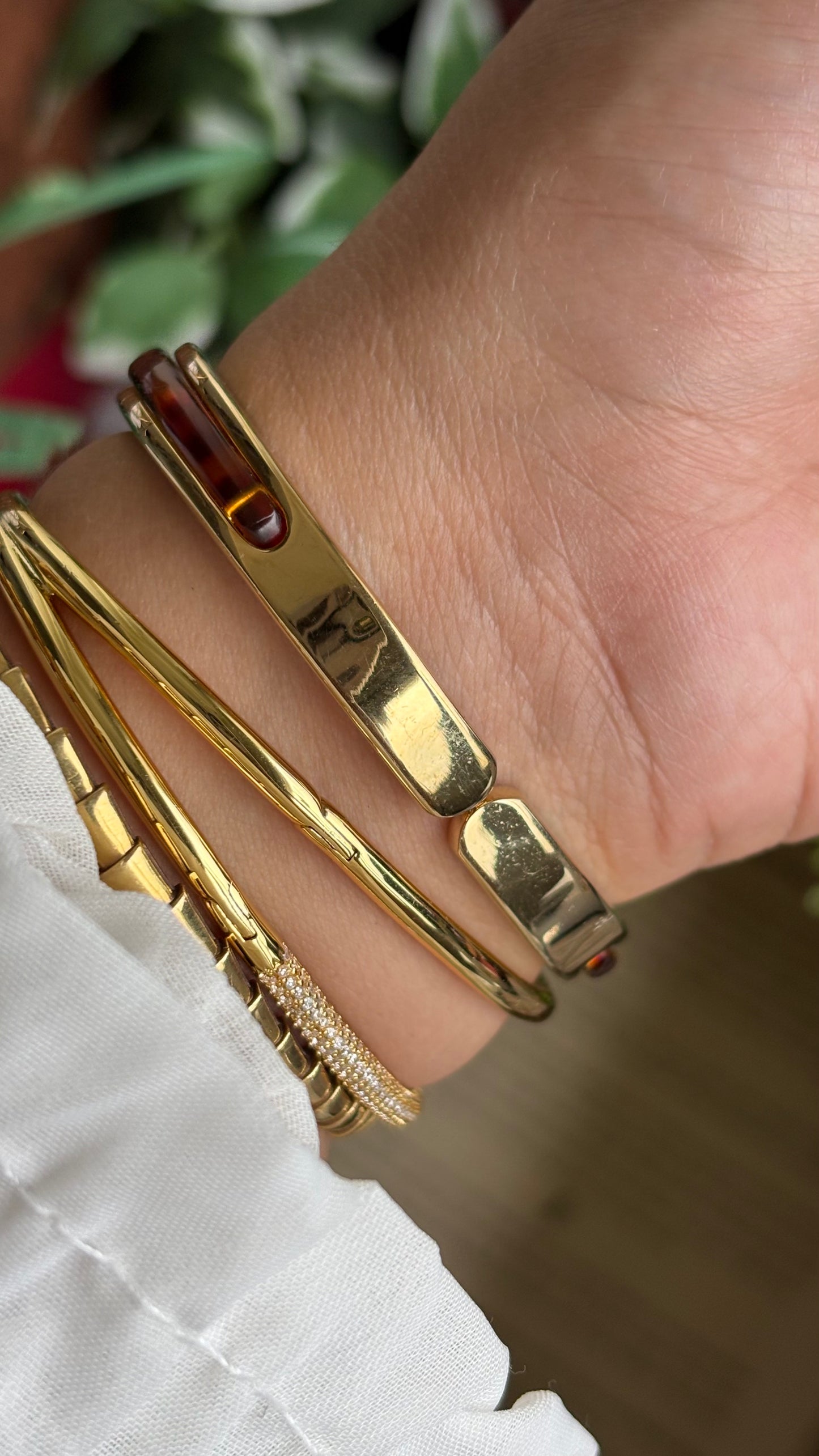 Vintage De Wan Tortoise Bangle Watch in Gold Tone Oval Face