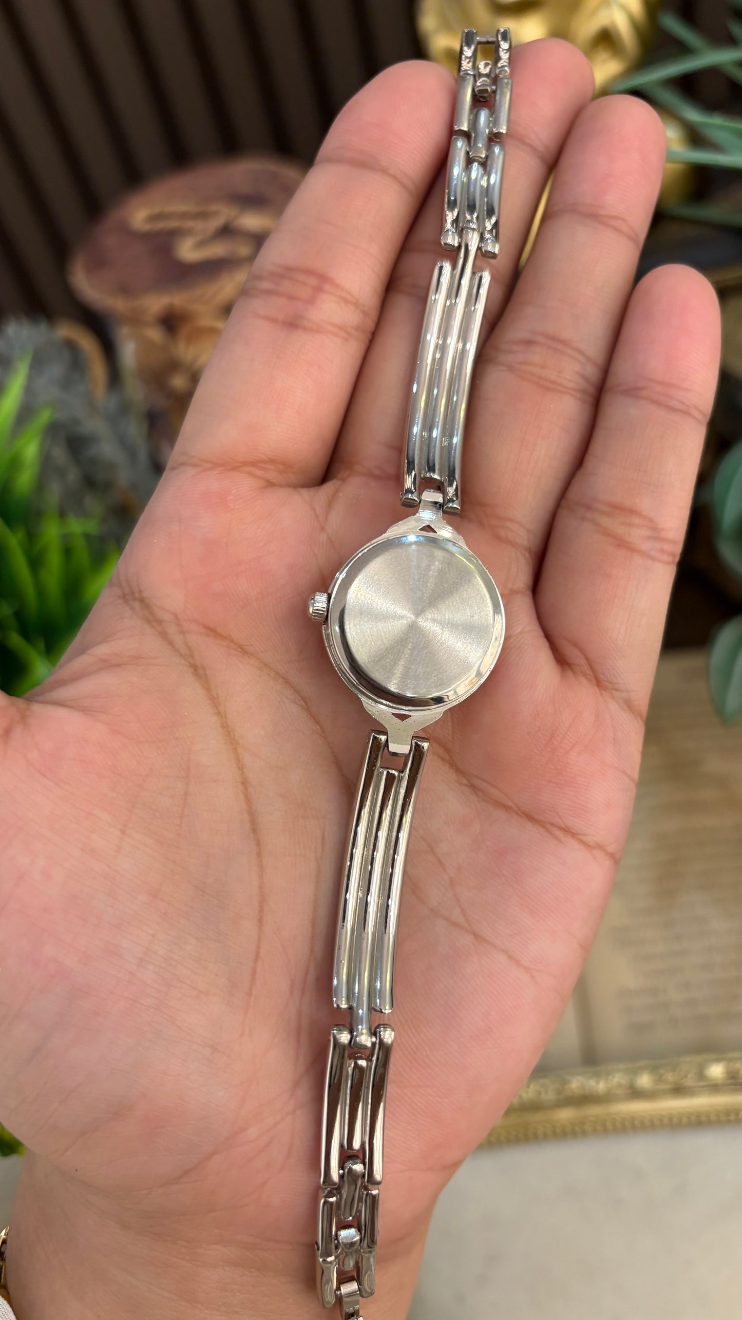 Vintage Elegant Vanessa Semi-Bangle in Silver Tone Mother of Pearl Dial Quartz