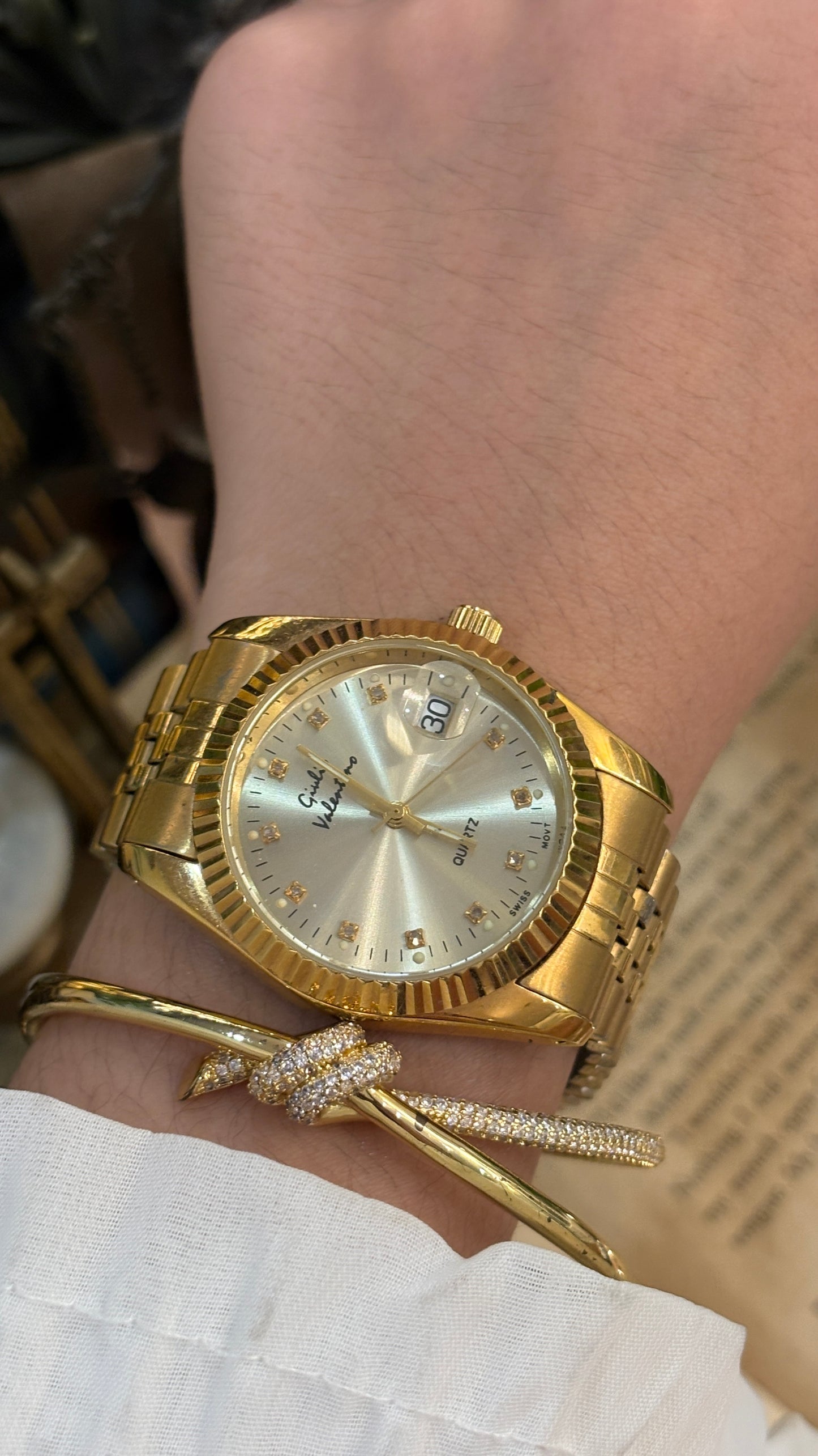 Vintage Giulio Valentino with Date Window Fluted Bezel Dress Watch in Gold Tone Quartz