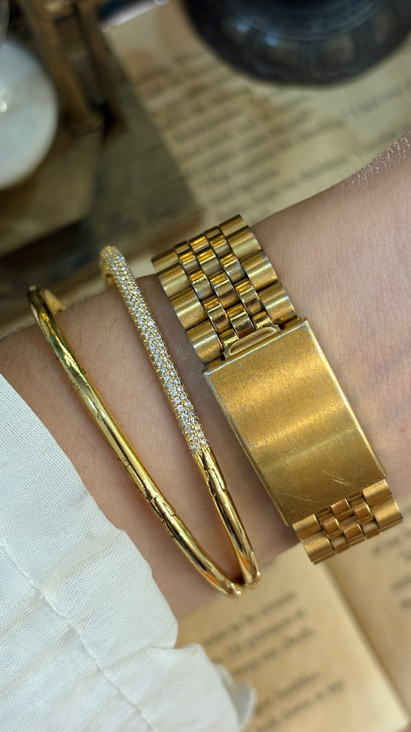 Vintage Giulio Valentino with Date Window Fluted Bezel Dress Watch in Gold Tone Quartz