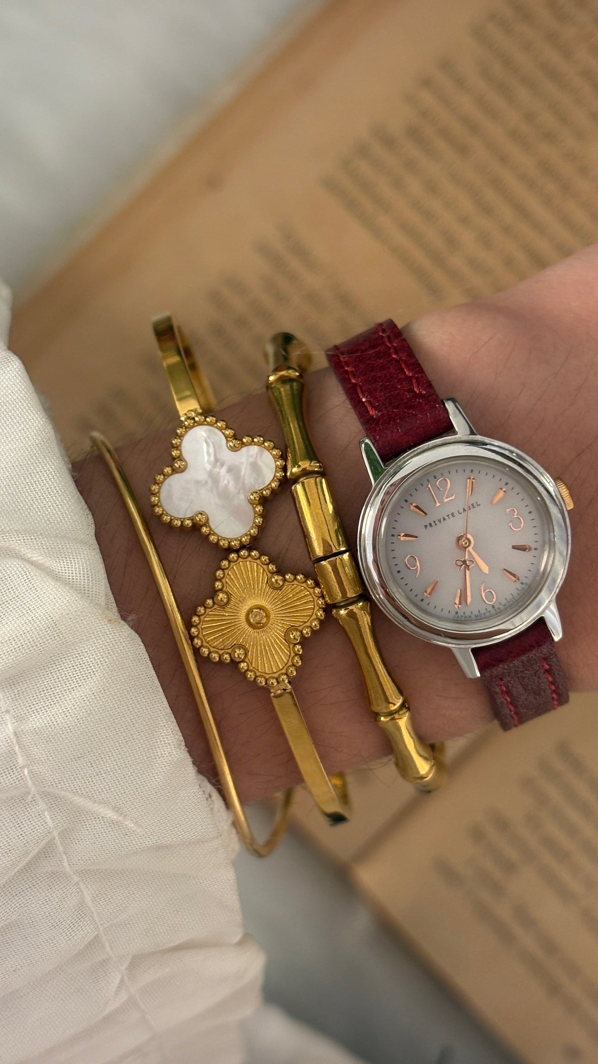 Rare Vintage Private Label Classic Watch in Silver Tone Red Leather Quartz