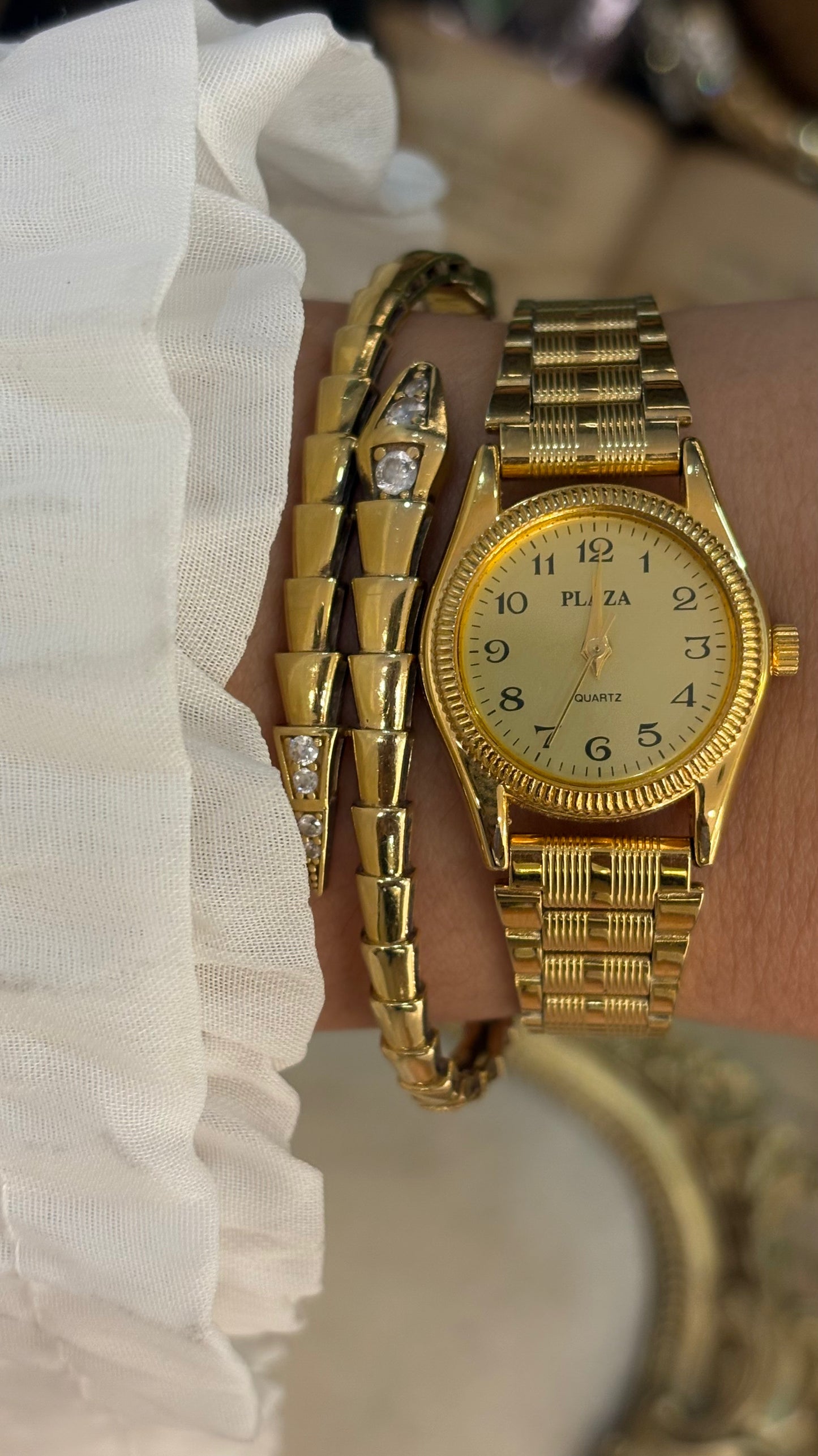 Vintage Plaza Classic Textured Bezel Watch in Gold Tone Quartz