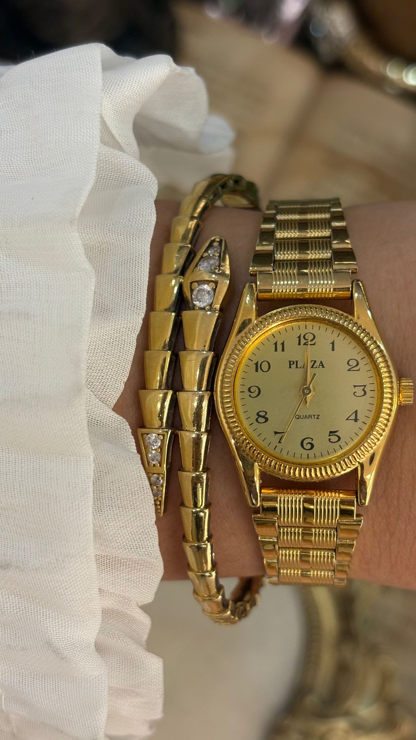 Vintage Plaza Classic Textured Bezel Watch in Gold Tone Quartz