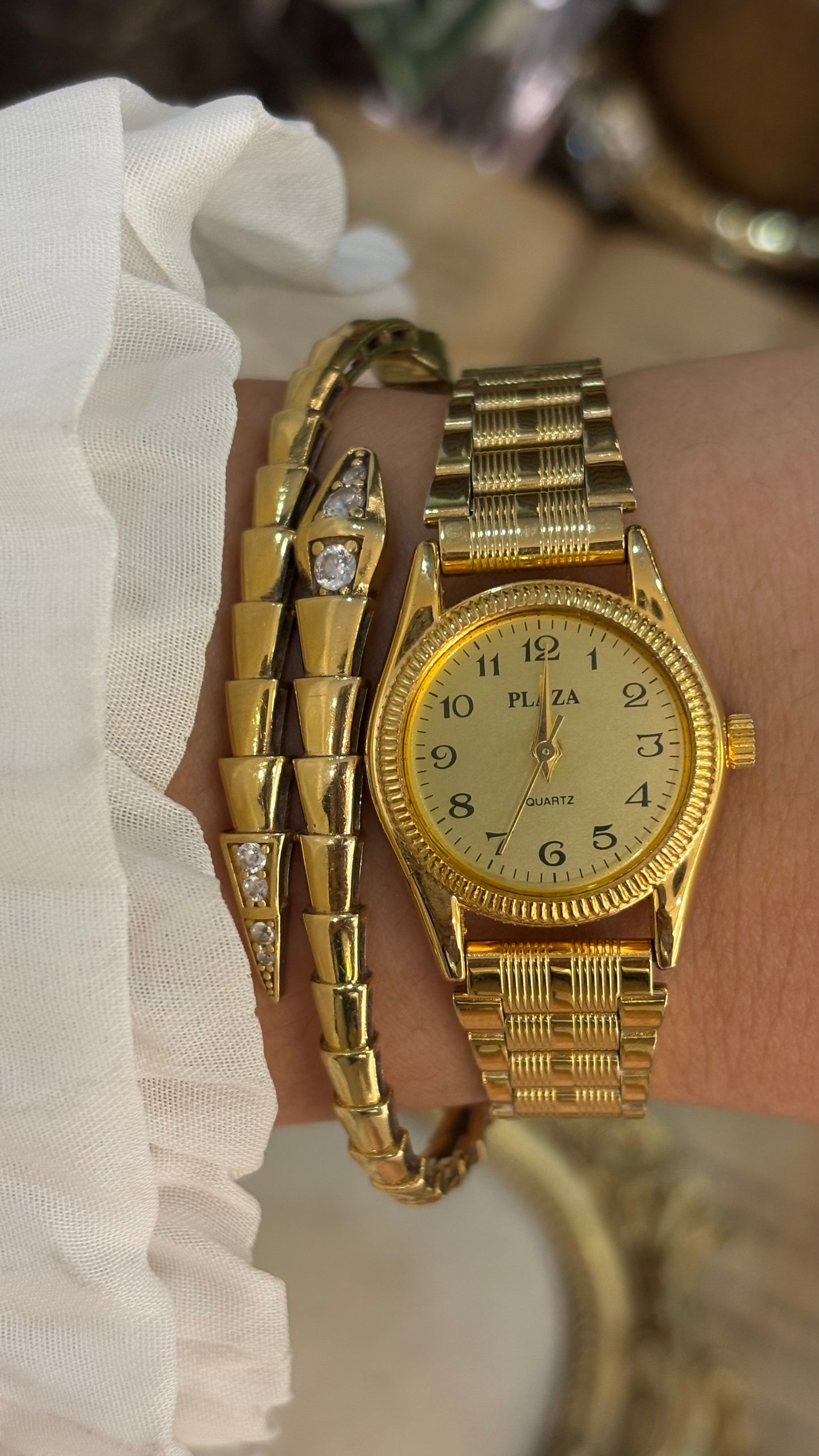 Vintage Plaza Classic Textured Bezel Watch in Gold Tone Quartz