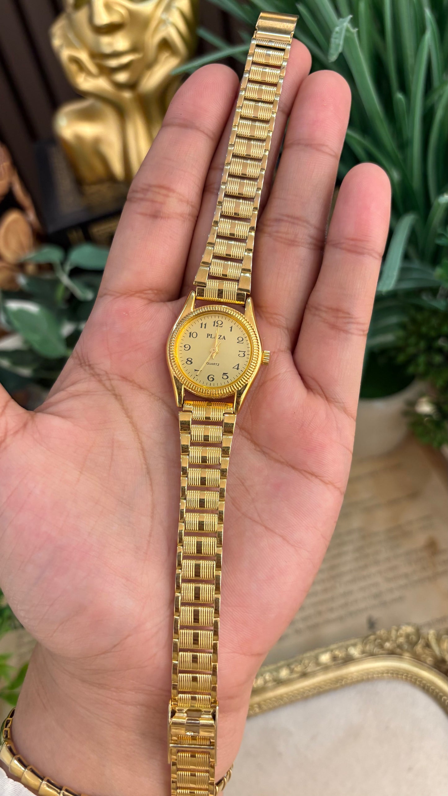 Vintage Plaza Classic Textured Bezel Watch in Gold Tone Quartz